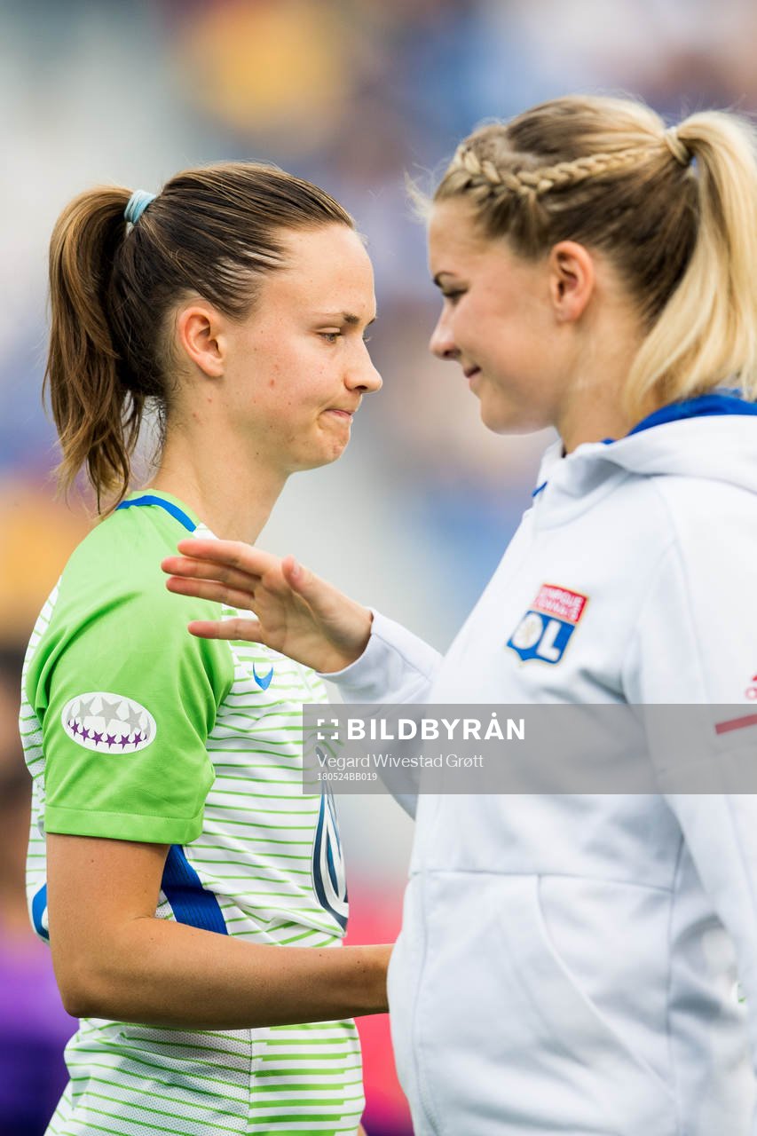 Caroline Graham Hansen of Wolfsburg and Ada Hegerberg of