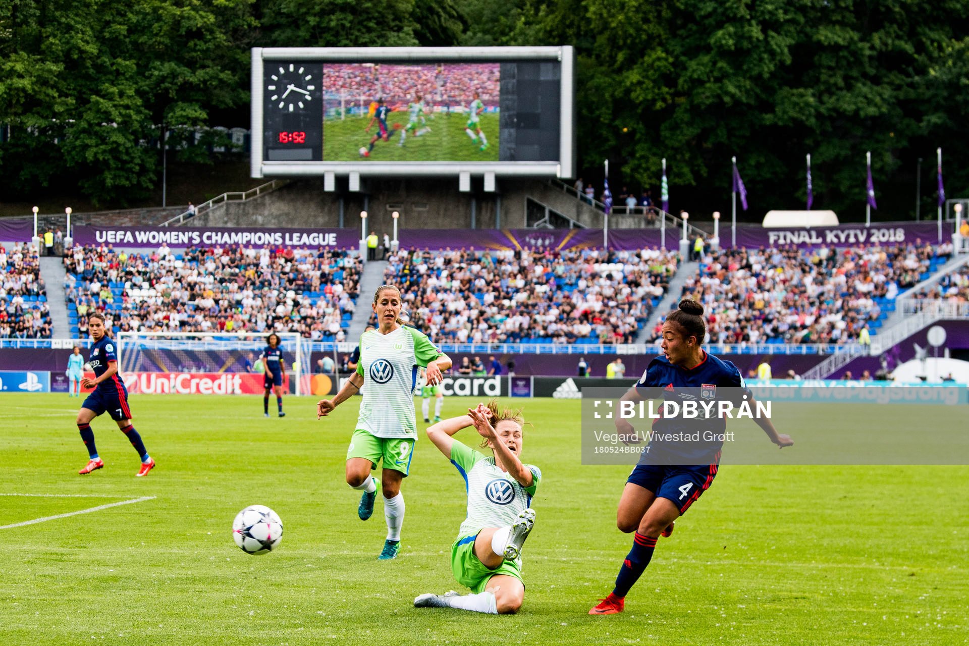 Anna Blässe and Caroline Graham Hansen of Wolfsburg, and