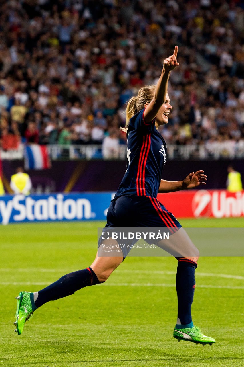 Ada Hegerberg of Lyon celebrates
