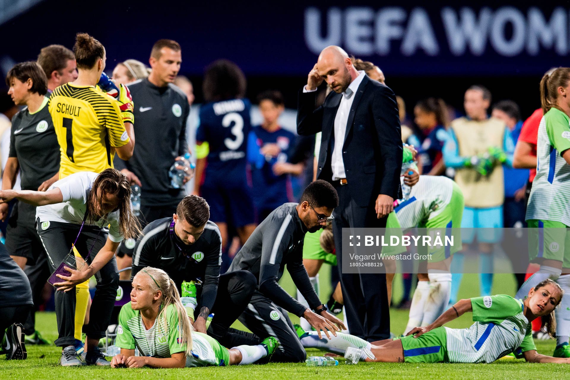 Caroline Graham Hansen and Pernille Harder of Wolfsburg