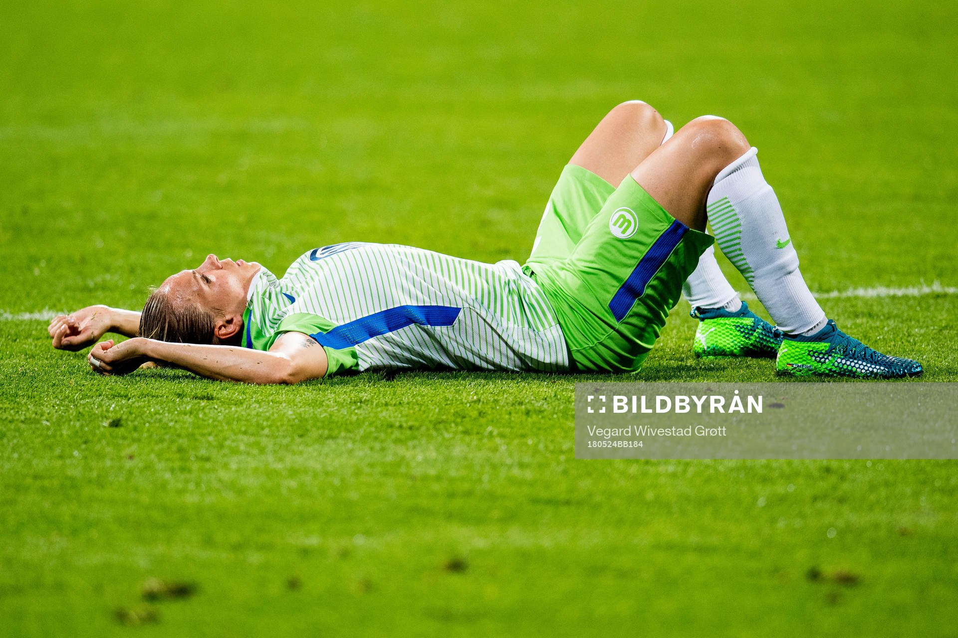 Isabel Kerschowski of Wolfsburg looks dejected