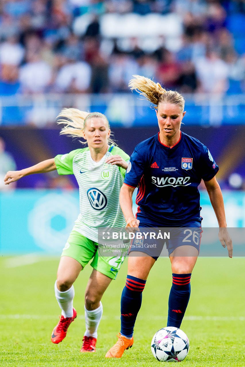 Lara Dickenmann of Wolfsburg and Amandine Henry of Lyon