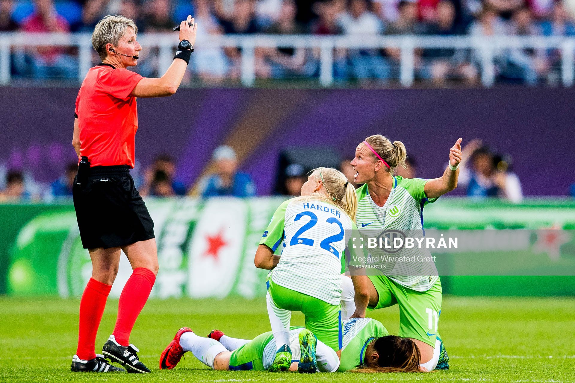 Pernille Harder and Alexandra Popp of Wolfsburg talk to
