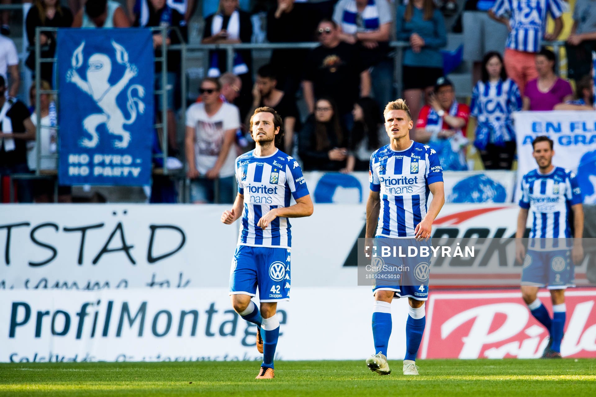IFK Göteborgs Mikkel Diskerud och Carl Starfelt deppar