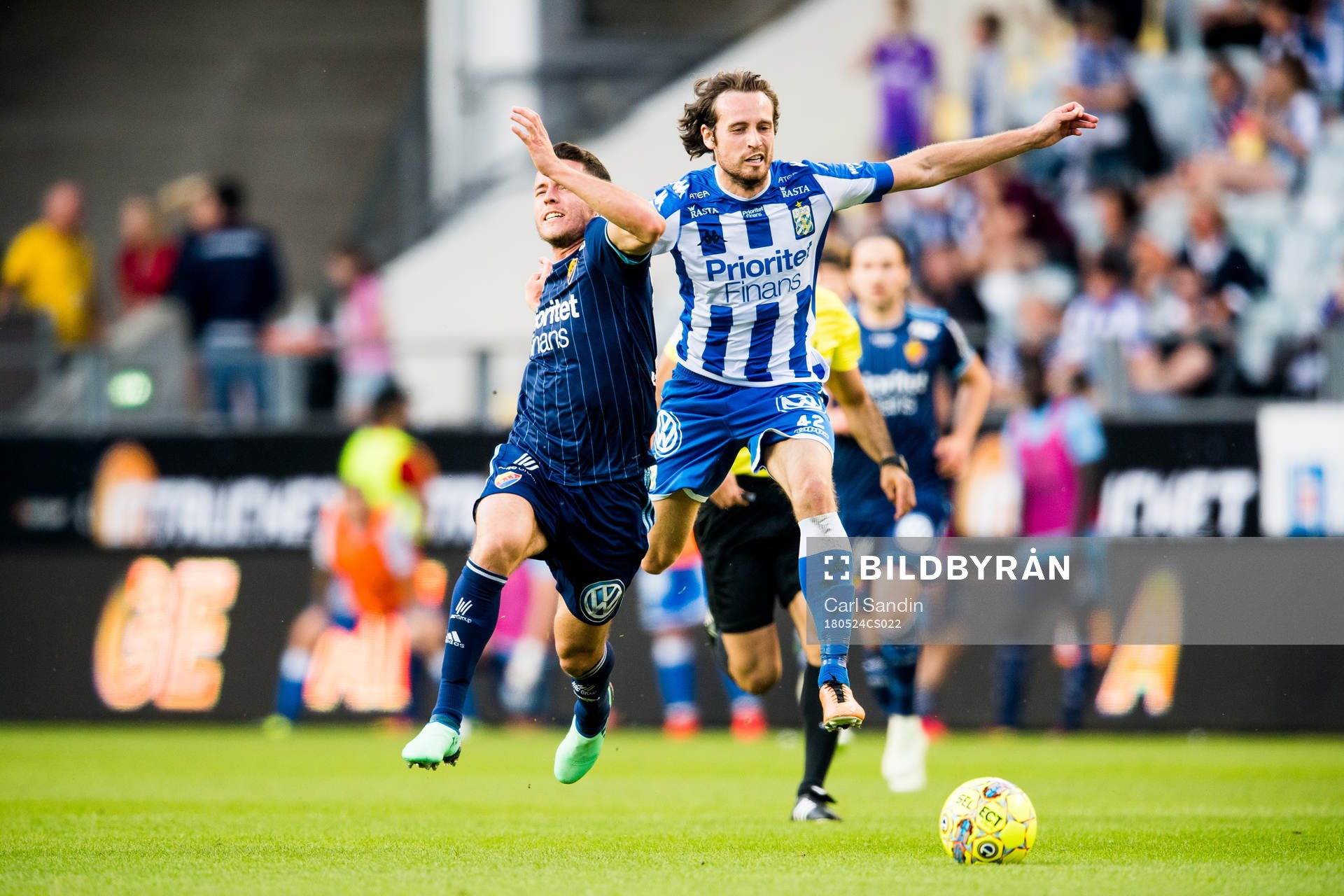 Djurgårdens Kerim Mrabti och IFK Göteborgs Mikkel Diskerud