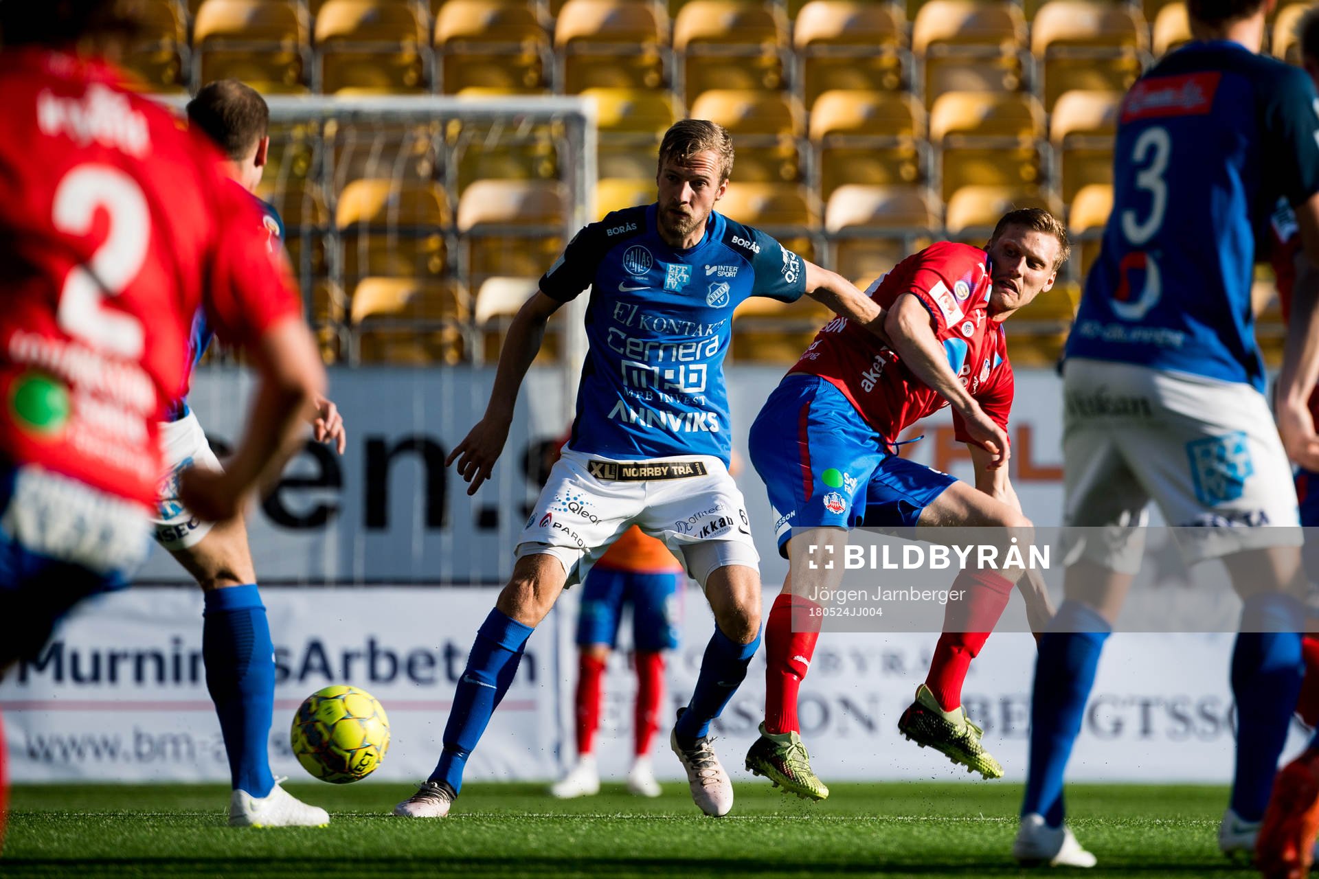 Helsingborgs Andri Runar Bjarnason och Norrbys Marc Axengren