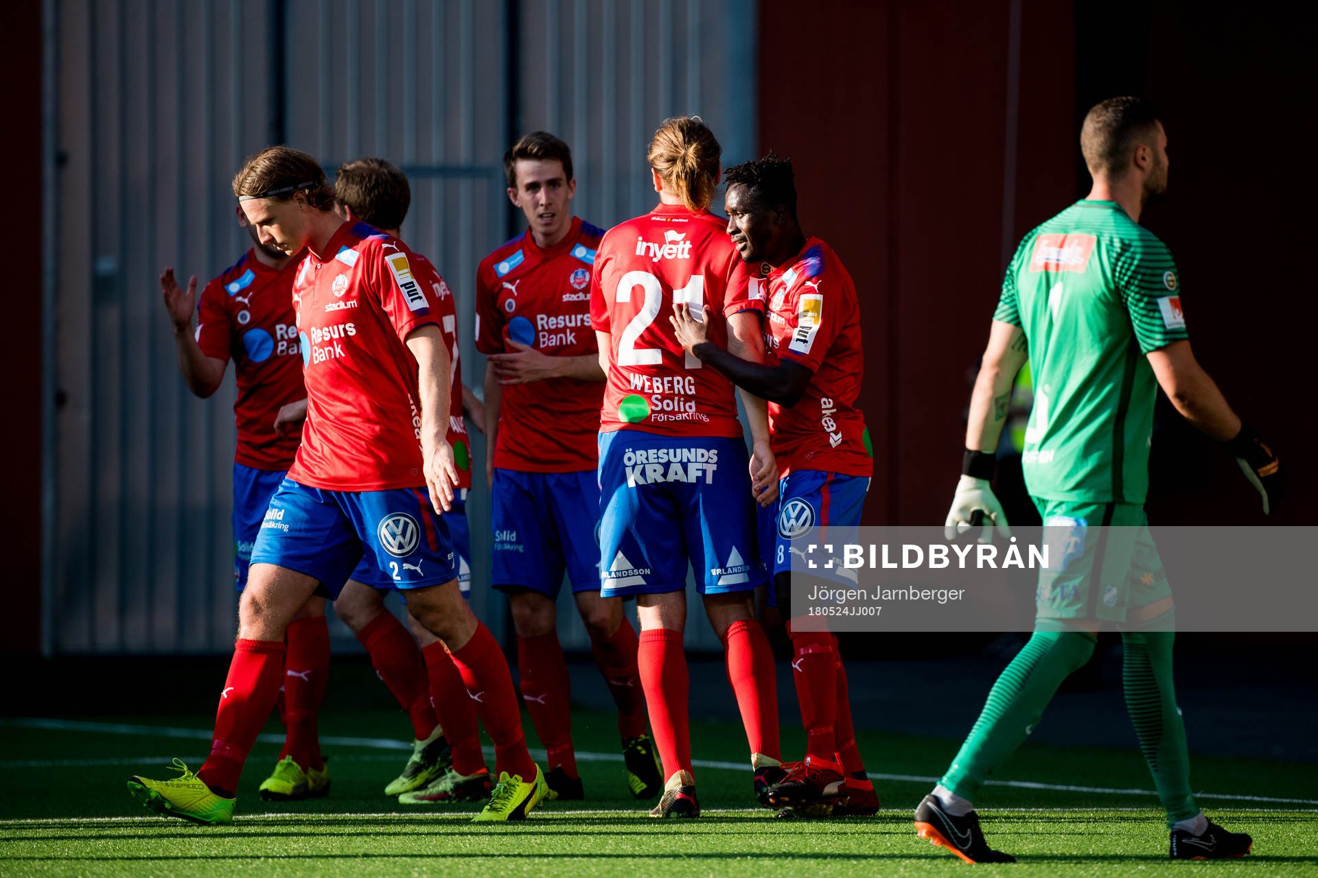 Helsingborgs Mamudu Moro jublar efter 0-1 under fotbollsmatchen i Superettan mellan Norrby och Helsingborg den 24 maj 2018 i Borås.