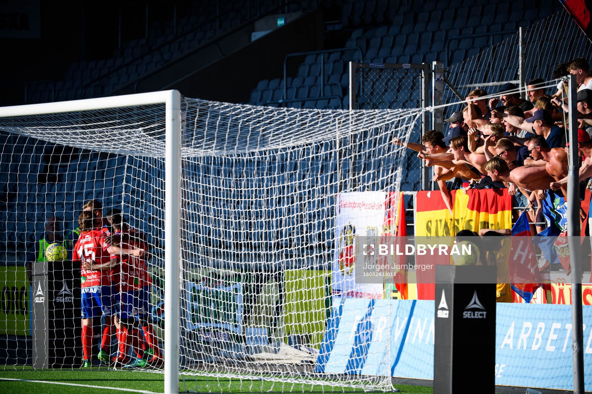 Helsingborgs supportrar jublar