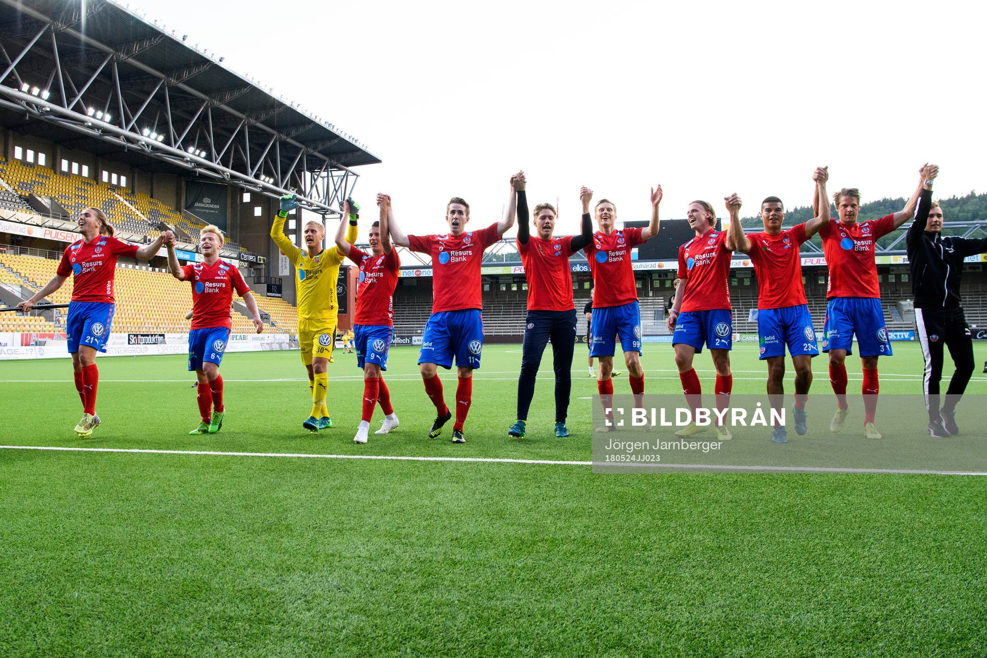 Helsingborgs spelare tackar supportrarna