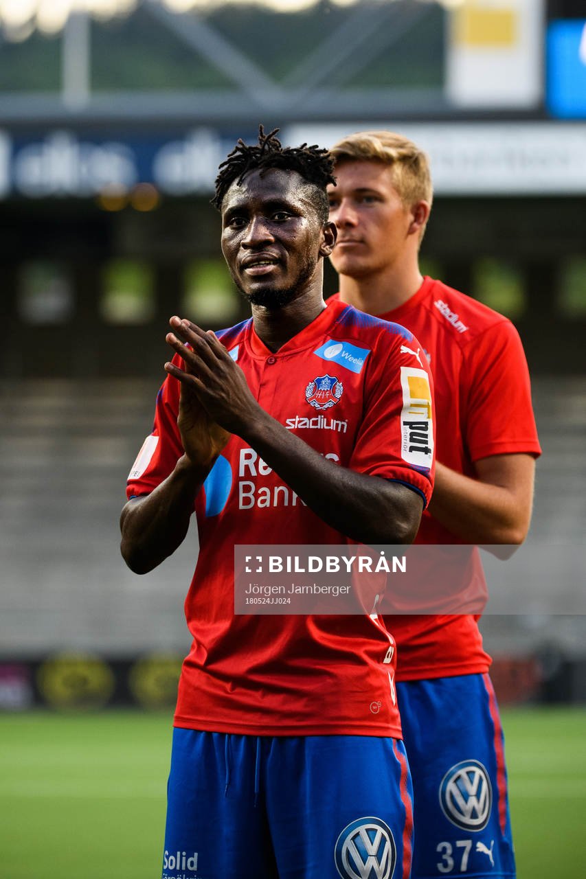Helsingborgs Mamudu Moro tacker publiken