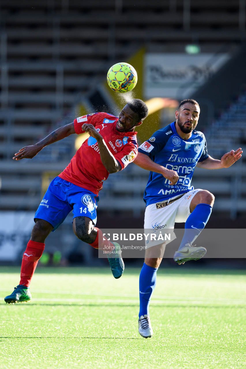Helsingborgs Mohammed Abubakari och Norrbys Richard Yarsuvat