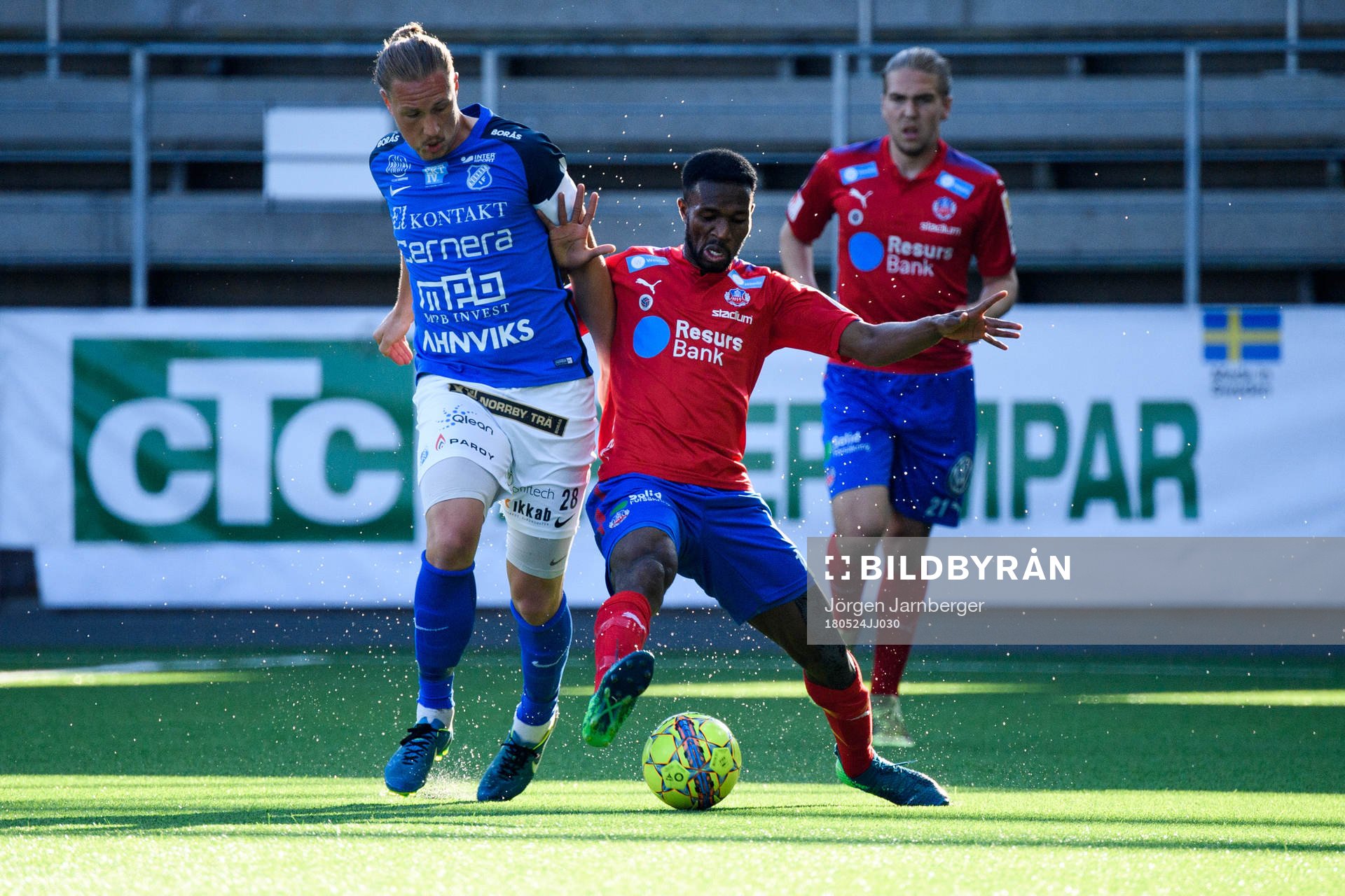 Norrbys Marcus Översjö och Helsingborgs Mohammed Abubakari