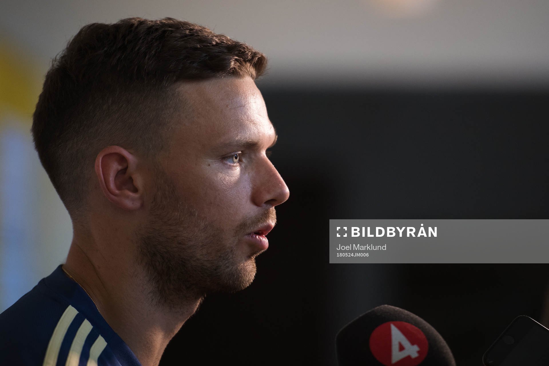 Marcus Berg intervjuas av media efter Sveriges fotbollslandslags träning den 24 maj 2018 i Stockholm.