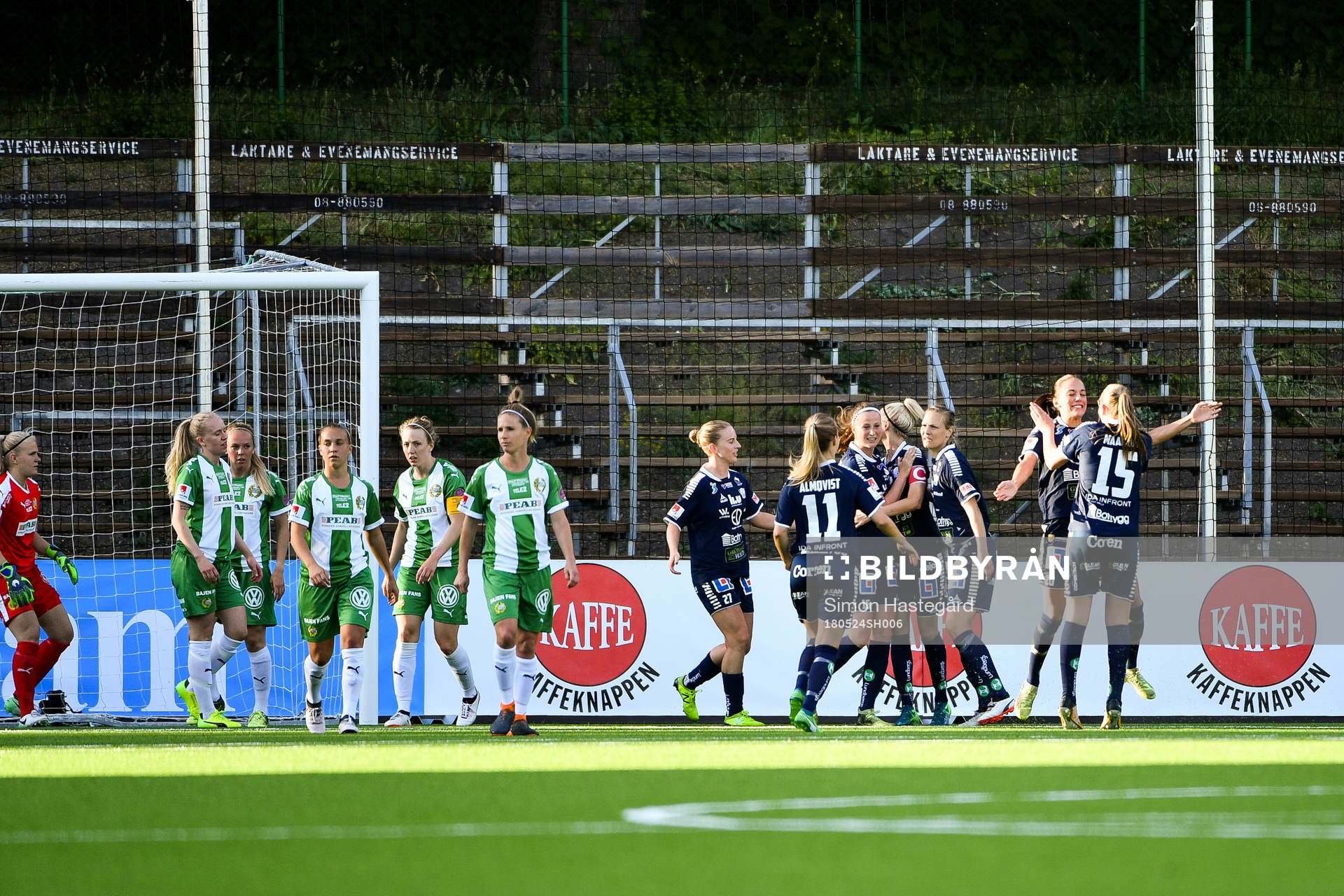 Hammarbys spelare deppar medan Linköpings spelare jublar