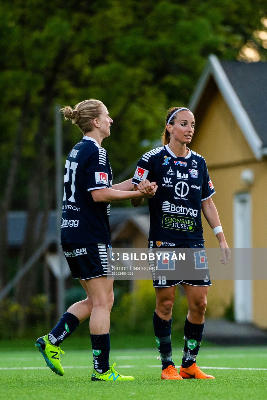 Linköpings Natasha Dowie och Kosovare Asllani jublar