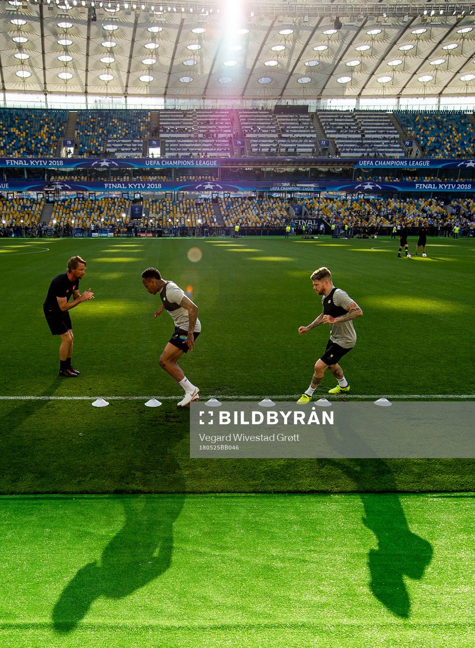 Nathaniel Clyne and Alberto Moreno of Liverpool during a training session on May 25, 2018 in Kyiv.