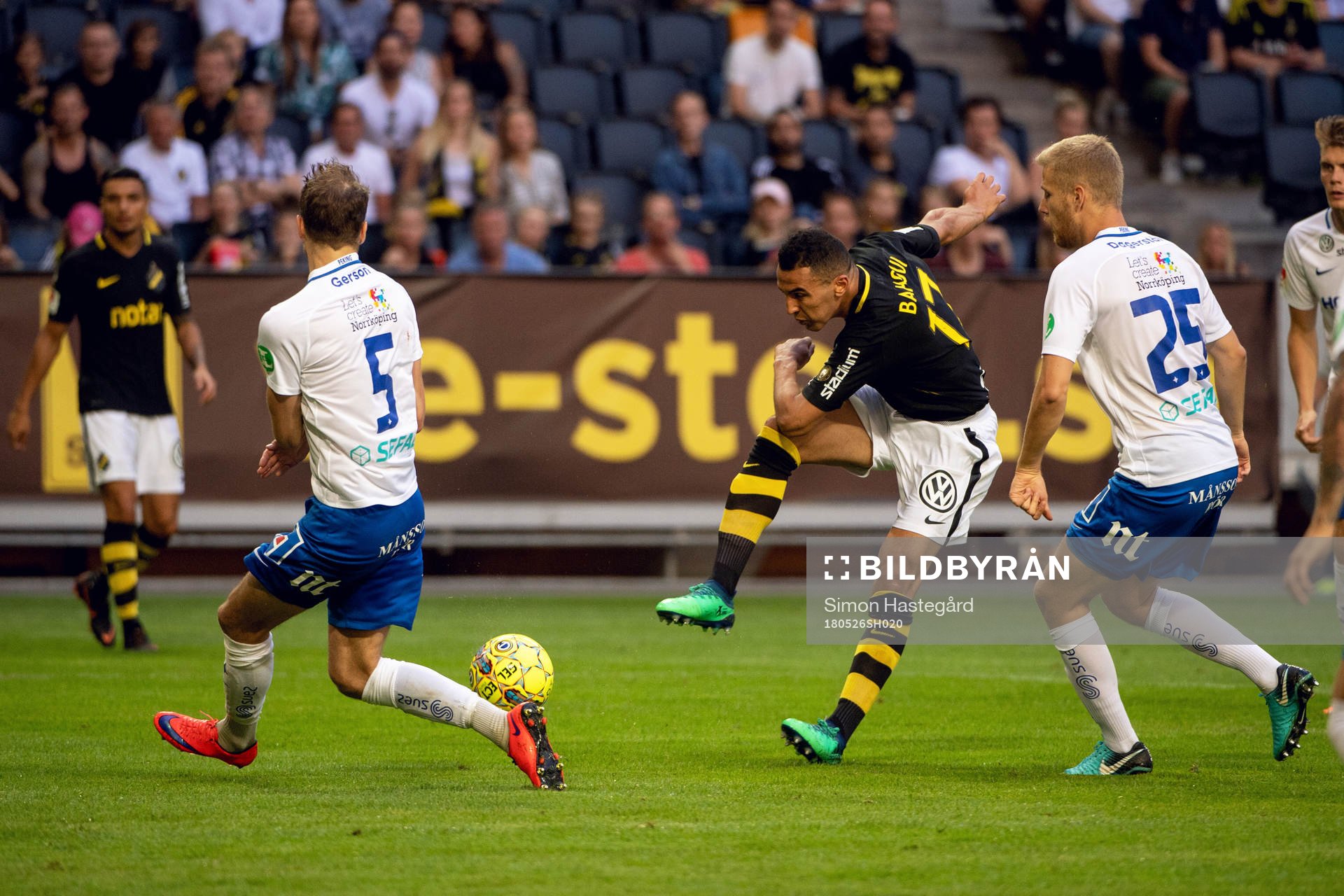 s Nabil Bahoui och Norrköpings Lars Christian Krogh Gerson