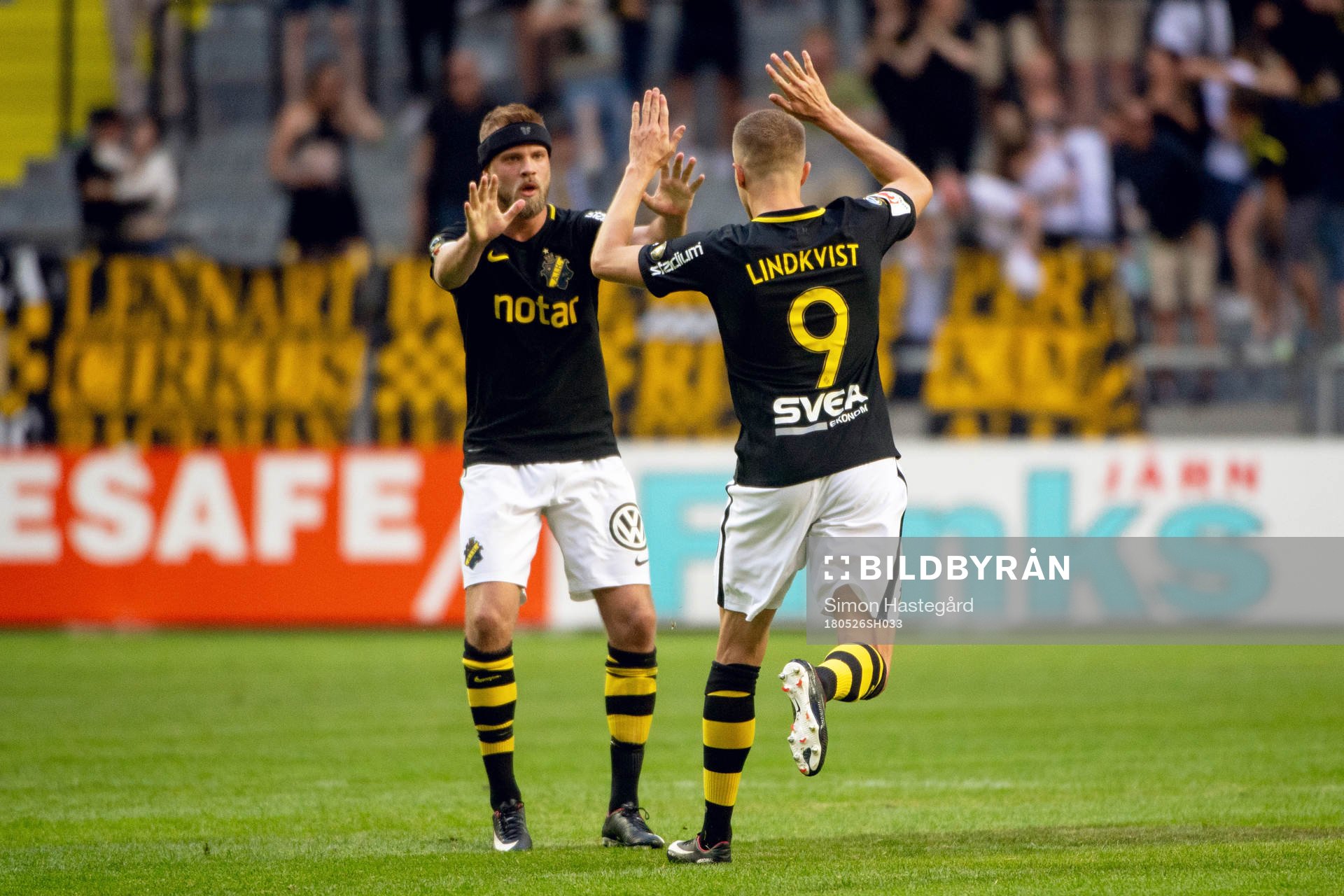 s Daniel Sundgren och AIK:s Rasmus Lindkvist jublar