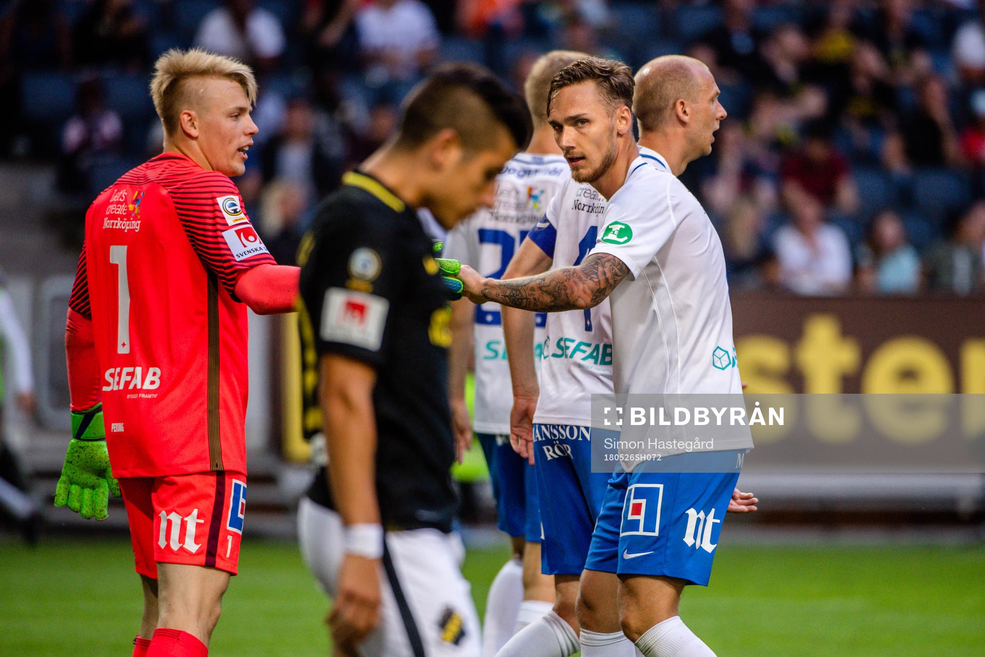 Norrköpings målvakt Isak Pettersson och Linus Wahlqvist