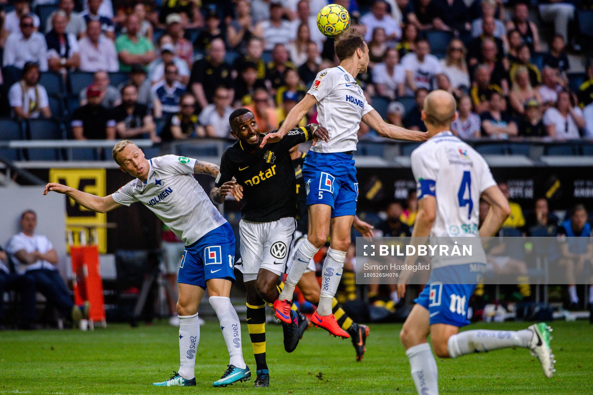 s Henok Goitom och Norrköpings Lars Christian Krogh Gerson