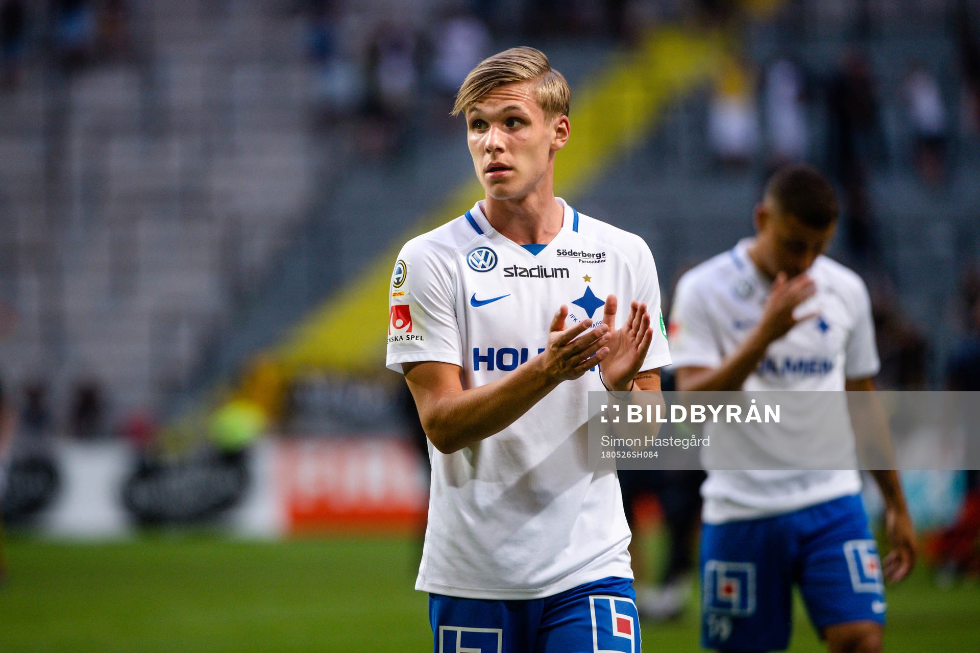 Norrköpings Arnór Sigurdsson  tackar publiken
