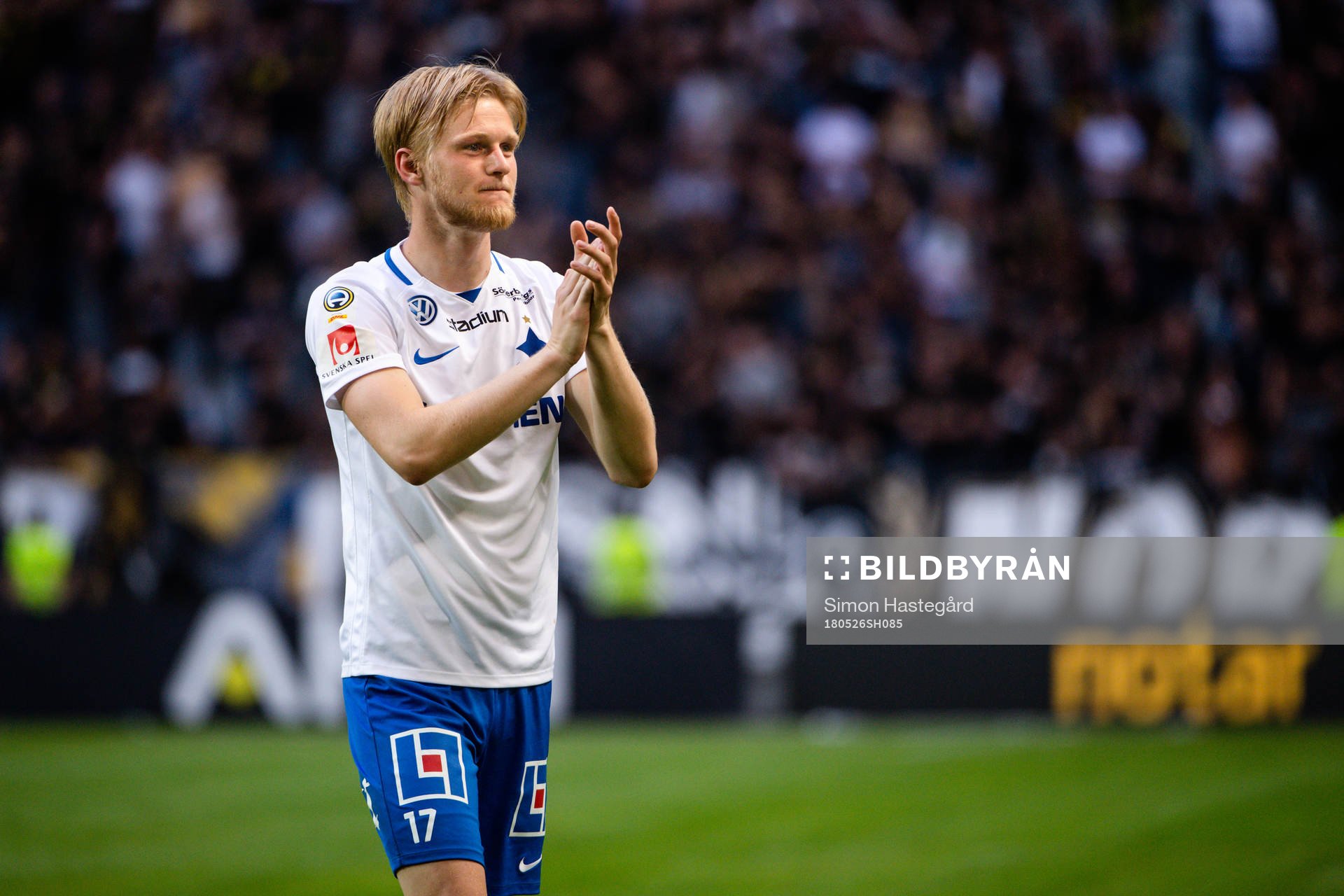 Norrköpings Kalle Holmberg   tackar publiken
