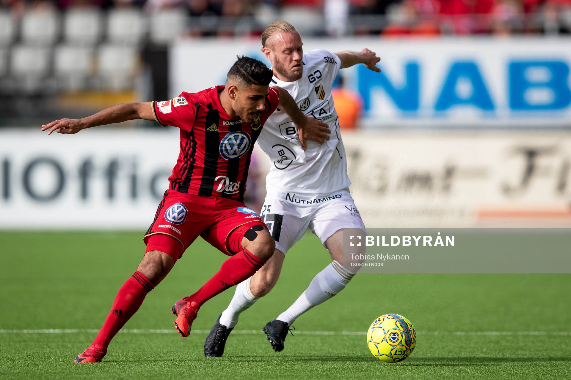 Östersunds Hosam Aiesh och Häckens Alexander Angelin