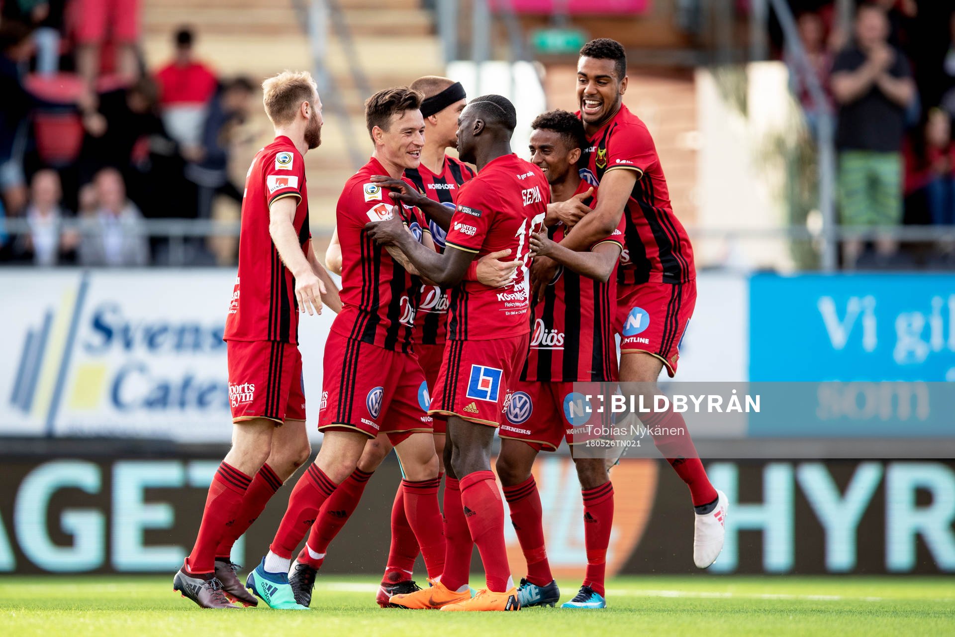 Östersunds Jamie Hopcutt jublar med lagkamrater