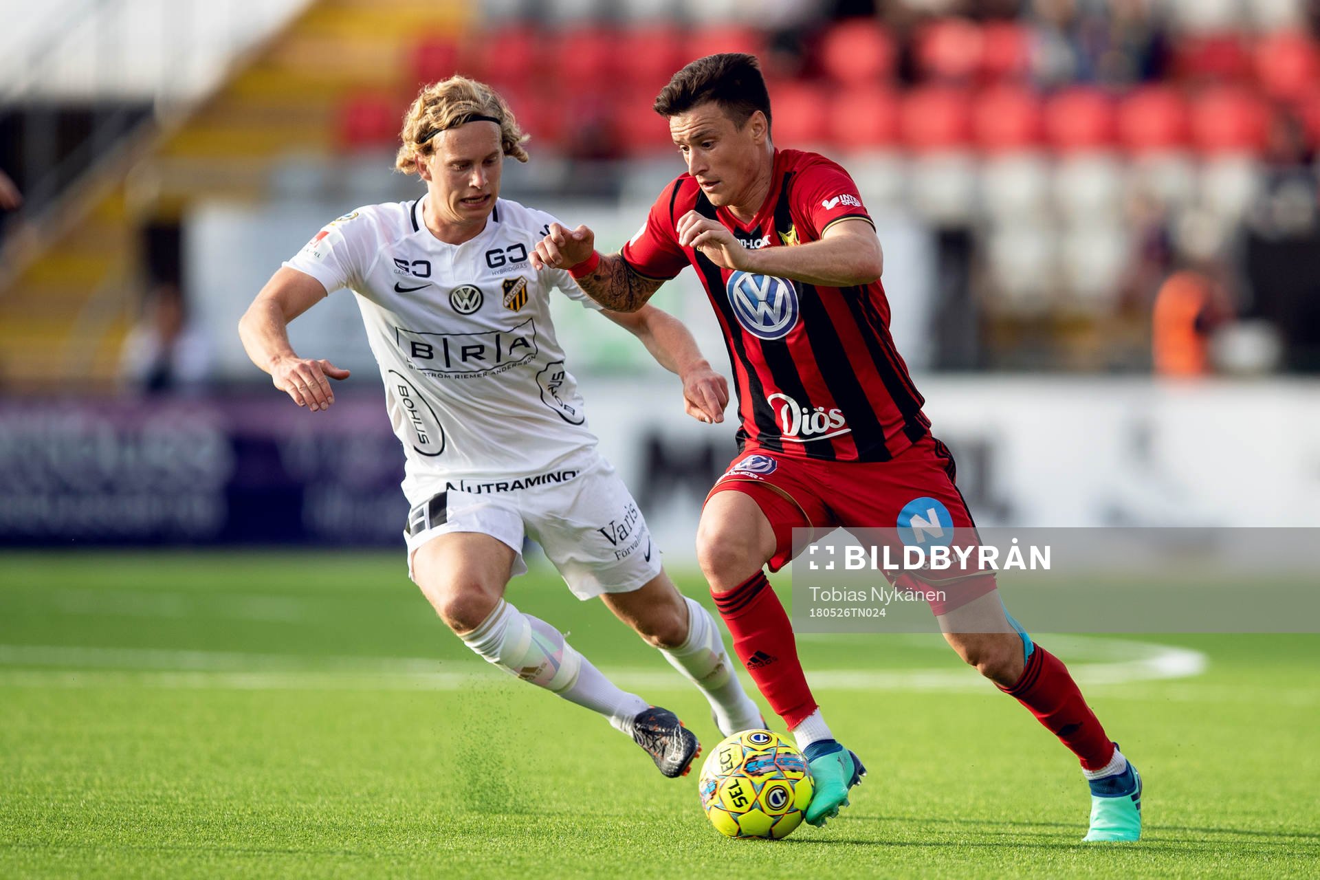 Östersunds Jamie Hopcutt och Häckens Gustav Berggren