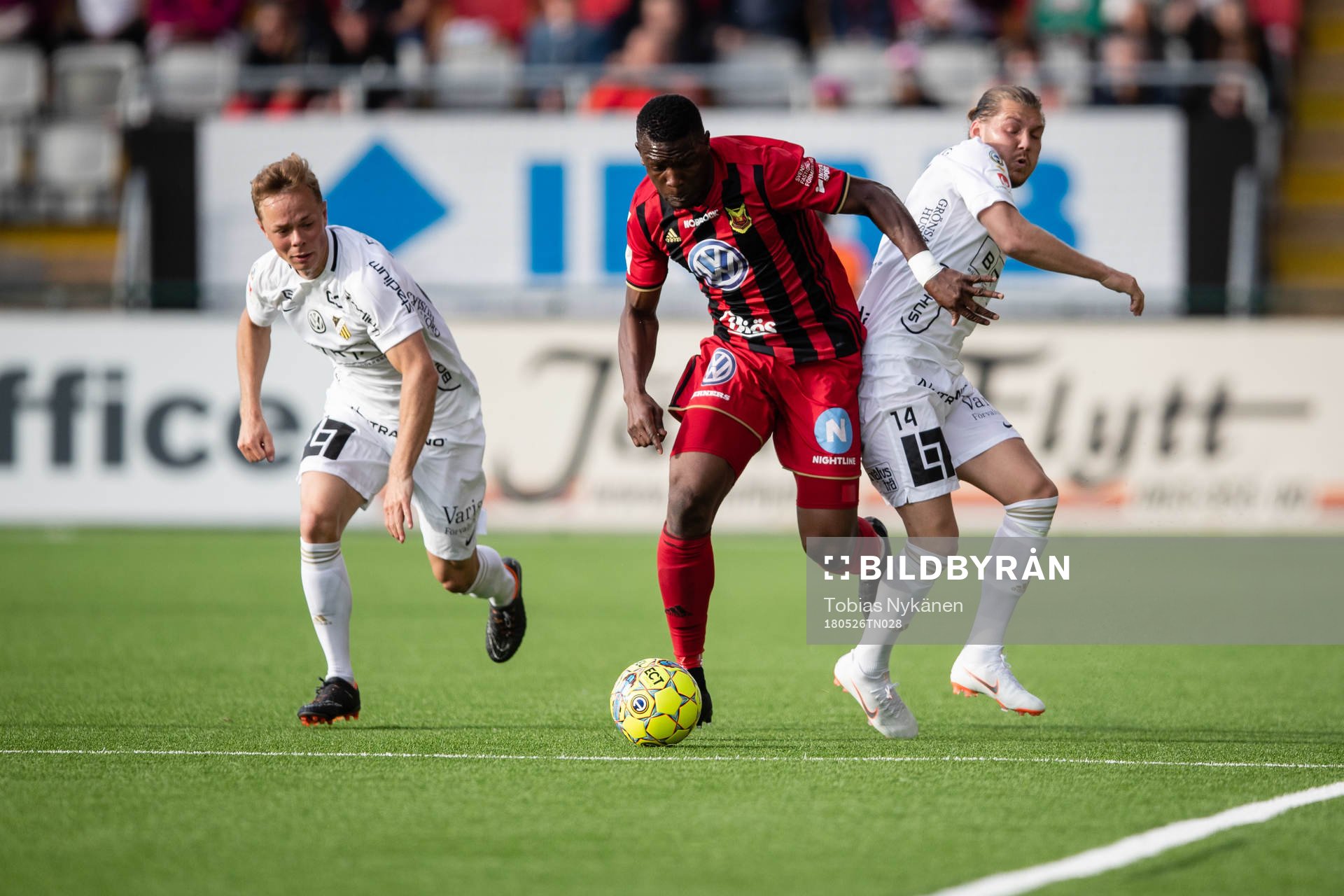 Östersunds Alhaji Gero mot Häckens Adam Andersson och
