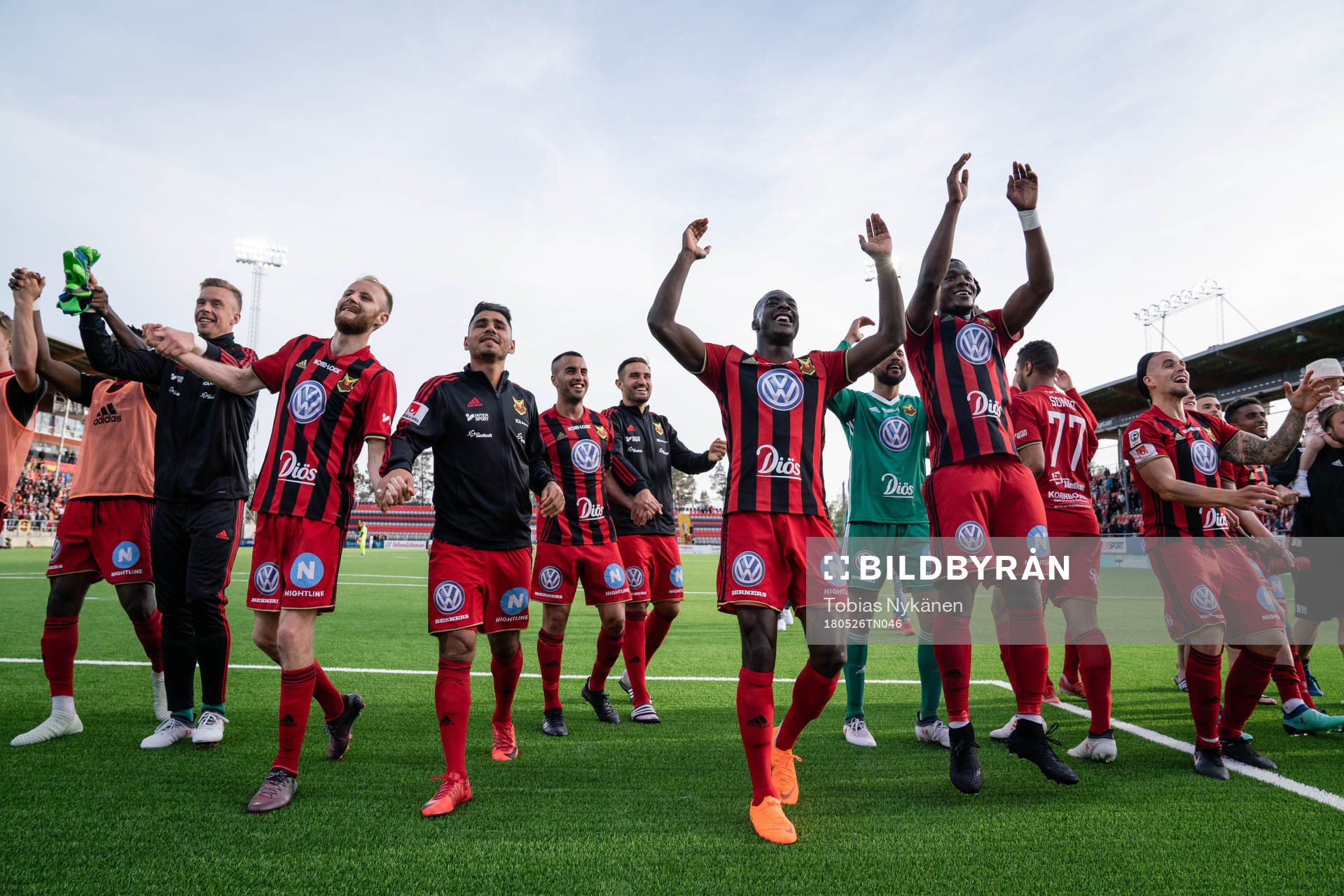 Östersunds jublar efter vinsten fotbollsmatchen i Allsvenskan mellan Östersund och Häcken den 26 maj 2018 i Östersund.