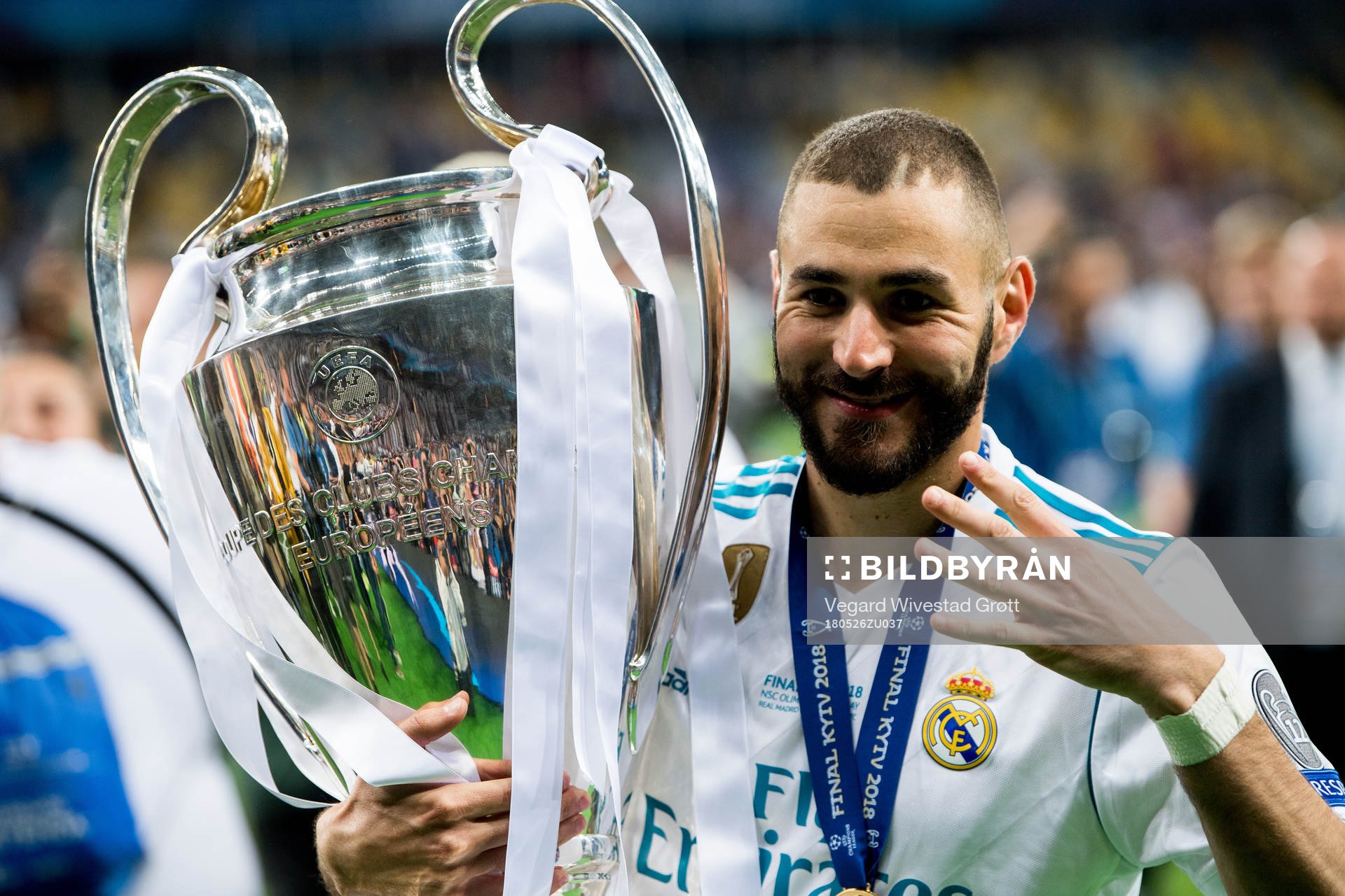 Karim Benzema of Real Madrid celebrates with the trophy