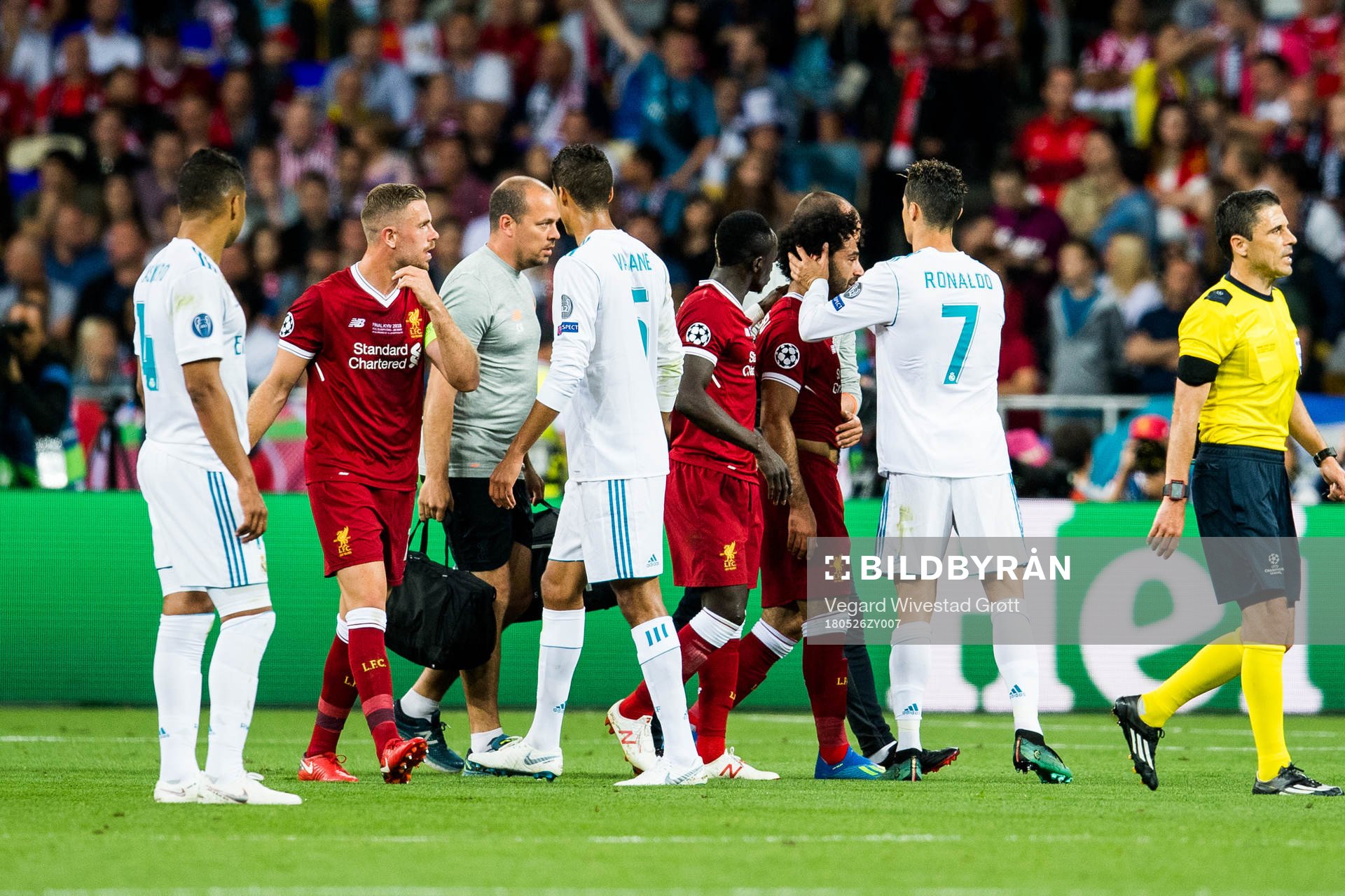 Mohamed Salah of Liverpool and Cristiano Ronaldo of Real