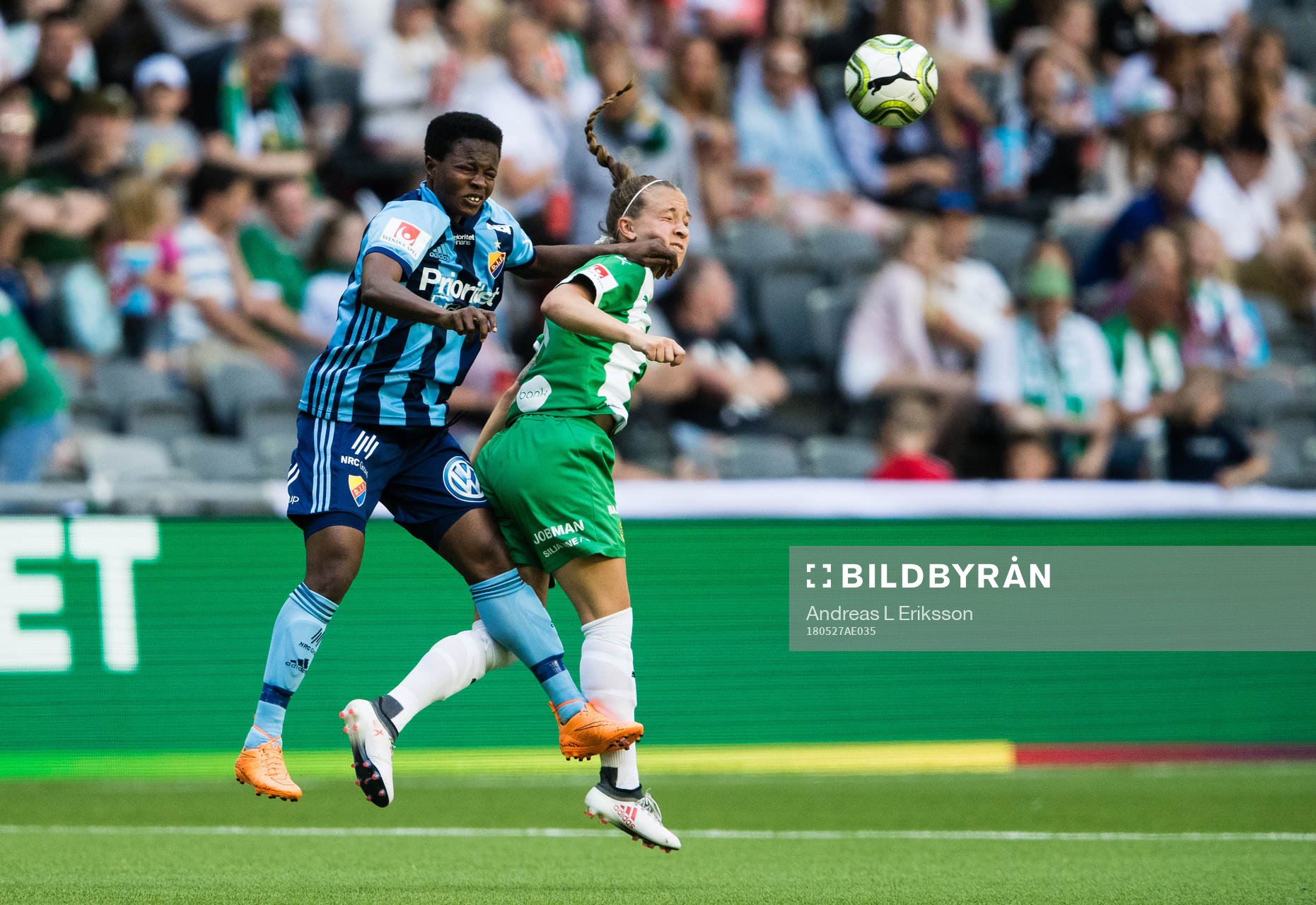 Djurgårdens Portia Boakye i kamp om bollen med Hammarbys