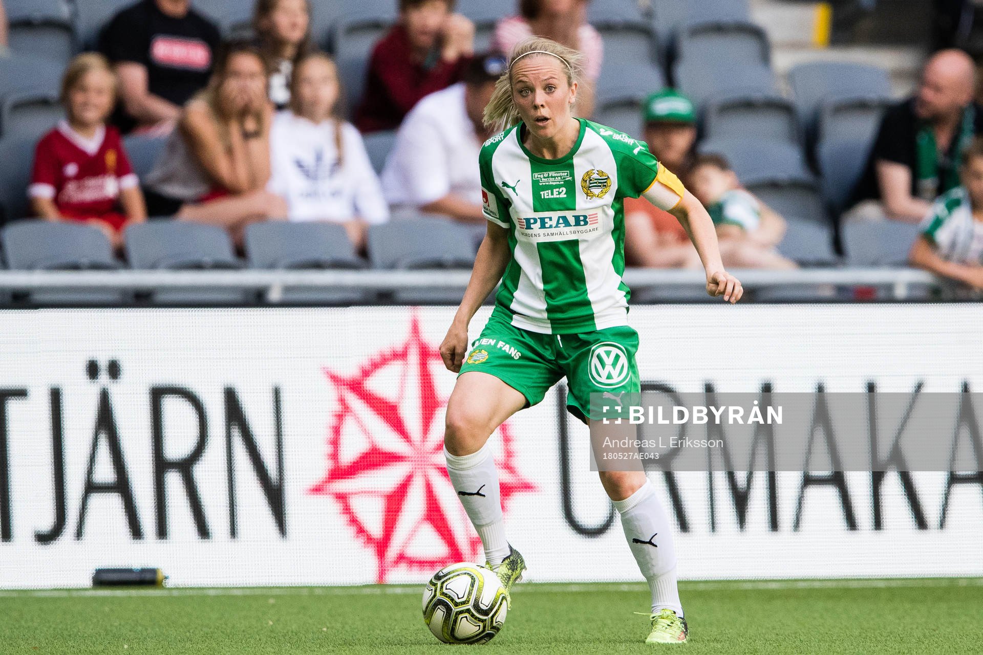 Hammarbys Cathrine Dahlström med bollen