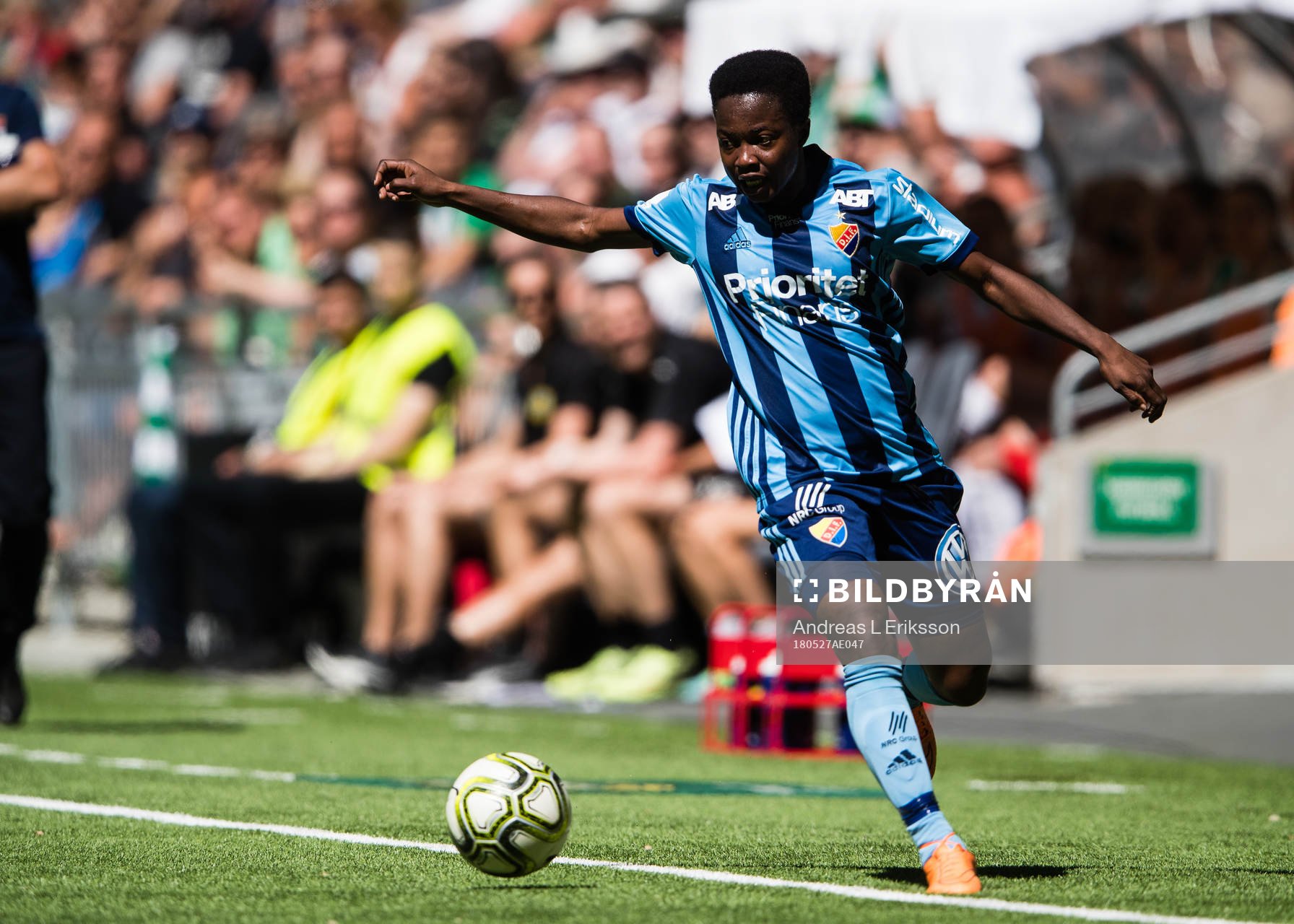 Djurgårdens Portia Boakye med bollen