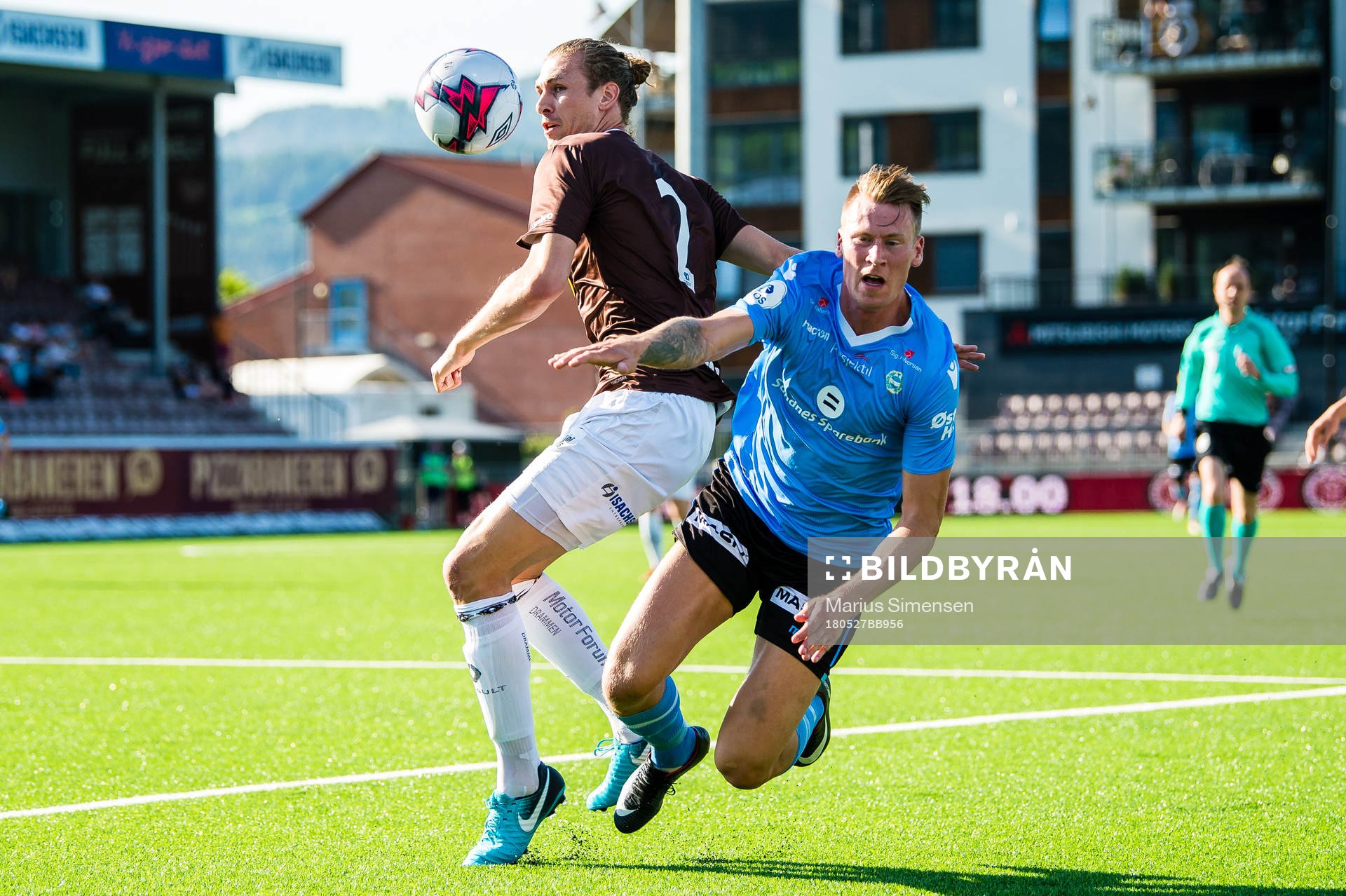 Quint Arie Jansen of Mjøndalen and Kent Håvard Eriksen of