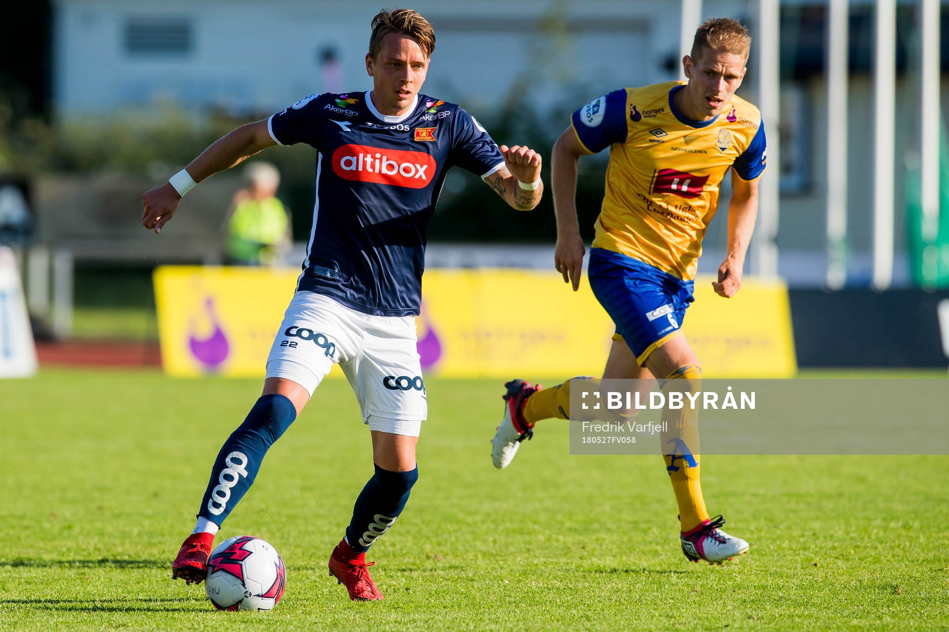 Claes Kronberg of Viking and Mathias Wichmann of Jerv