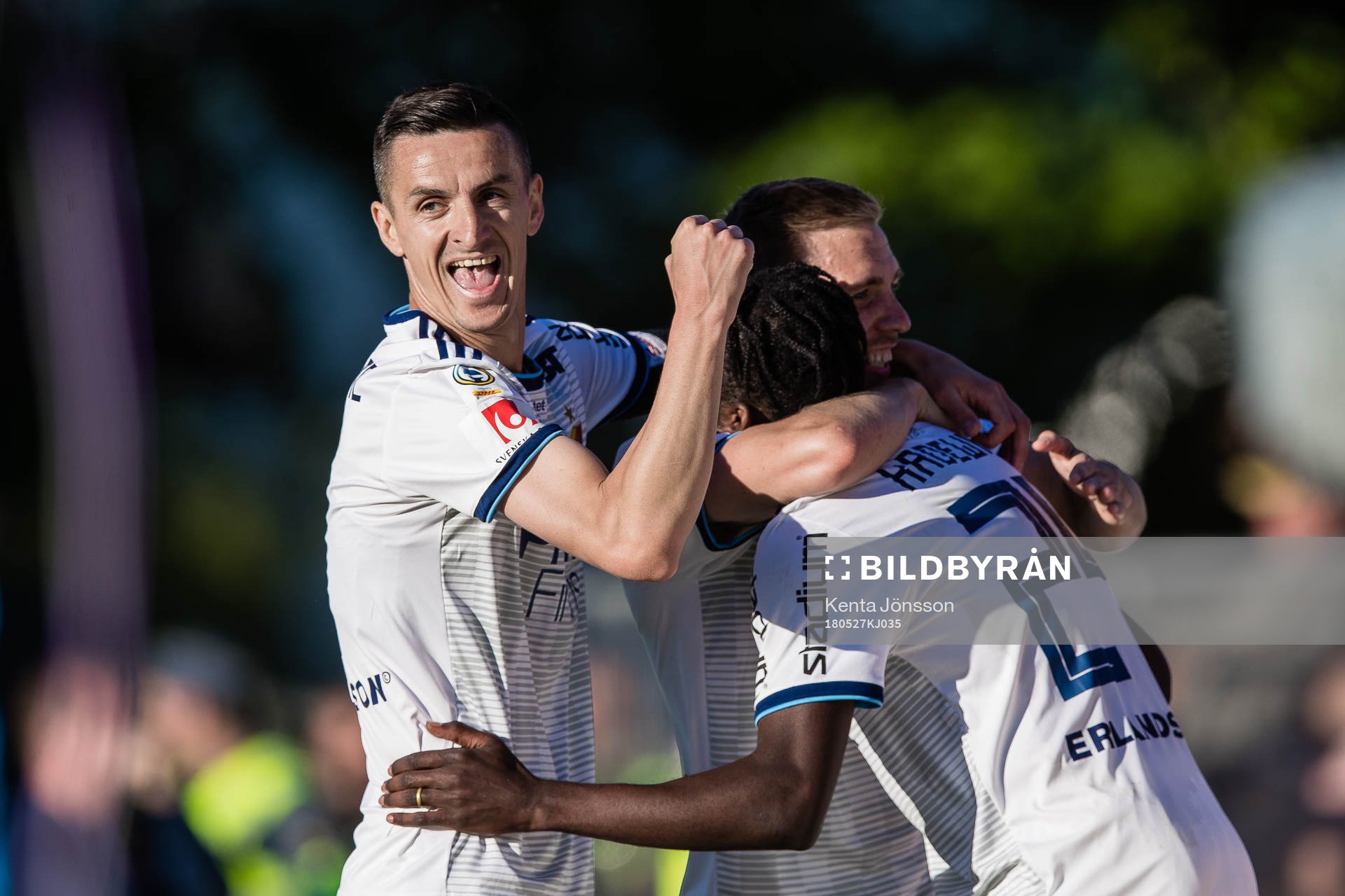 Djurgårdens Haris Radetinac och Jonathan Ring jublar med