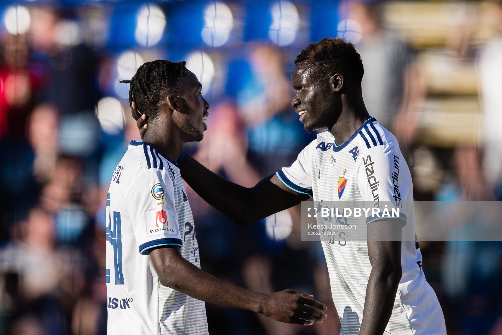 Djurgårdens Philana Tinotenda Kadewere jublar med Aliou
