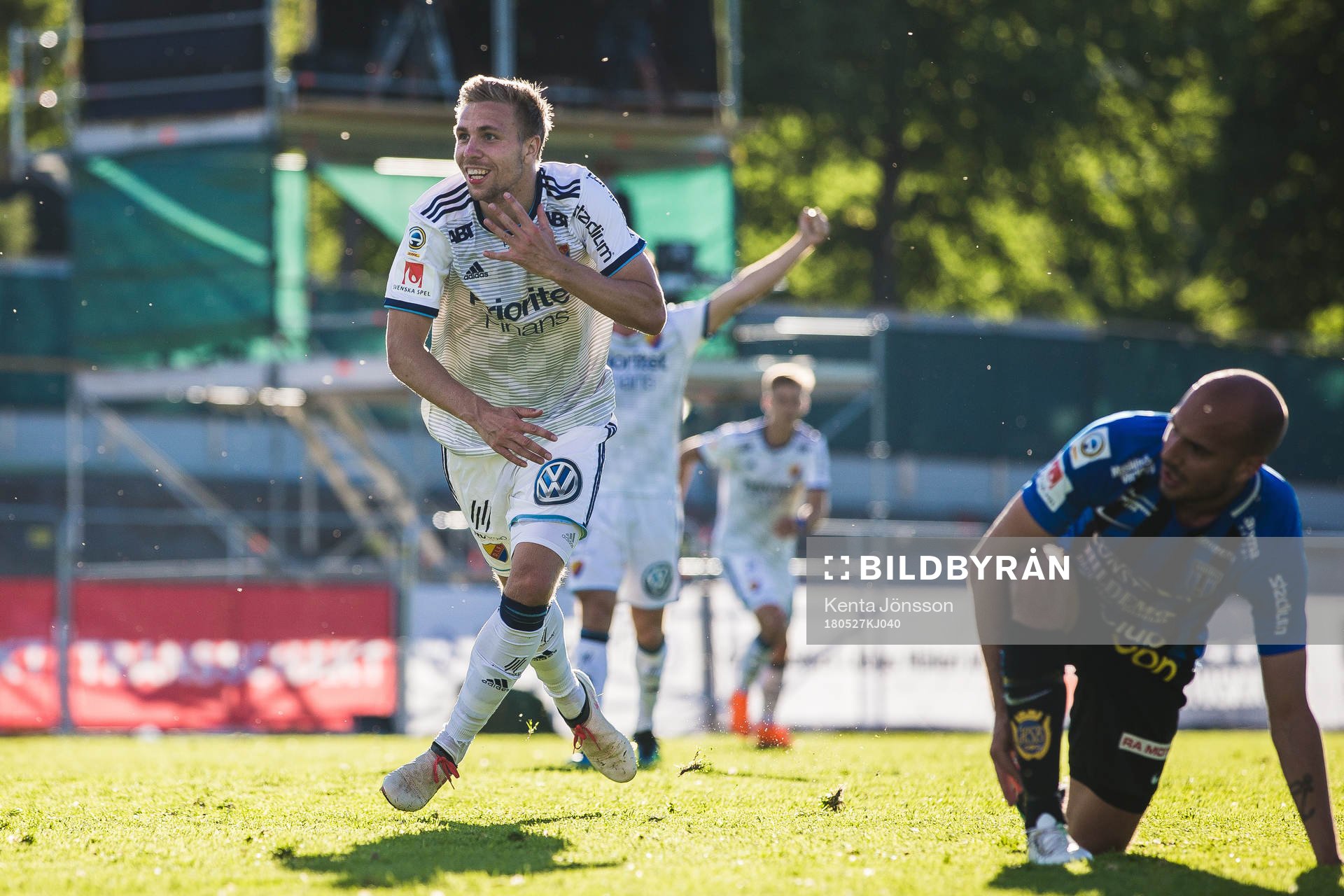 Djurgårdens Jonathan Ring jublar efter 0-2 under fotbollsmatchen i Allsvenskan mellan Sirius och Djurgården den 27 Maj 2018 i Uppsala. 