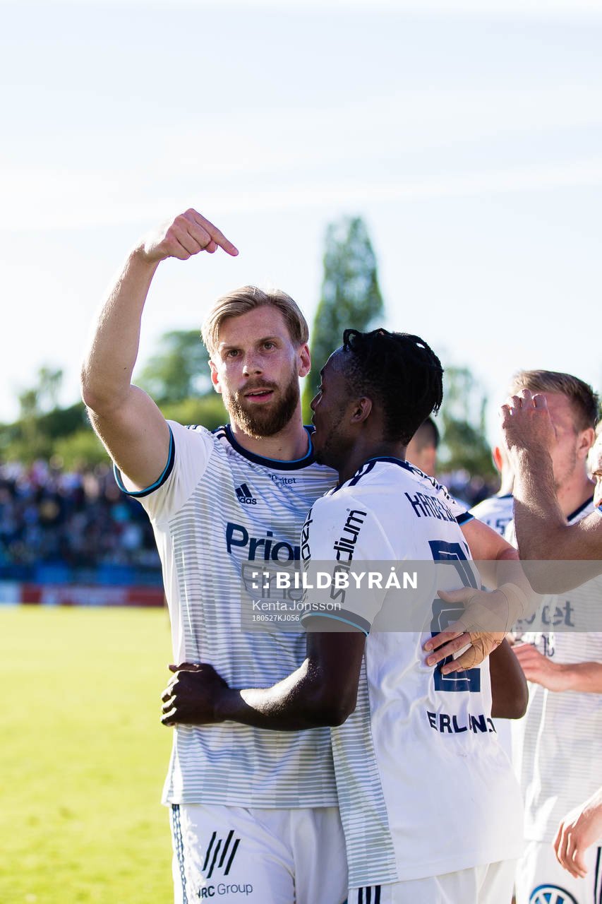 Djurgårdens Philana Tinotenda Kadewere jublar med Niklas