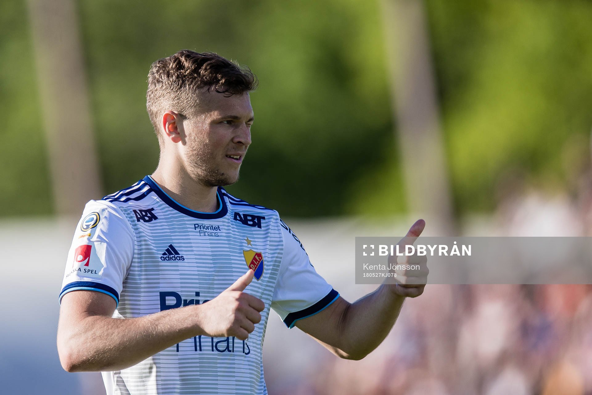 Djurgårdens Jesper Karlström gör tummen upp