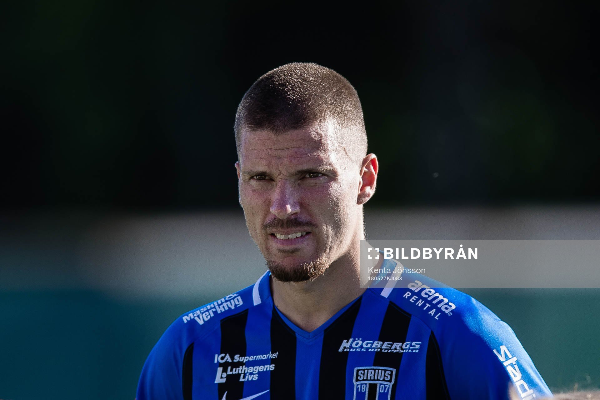 Sirius Shkodran Maholli innan fotbollsmatchen i Allsvenskan