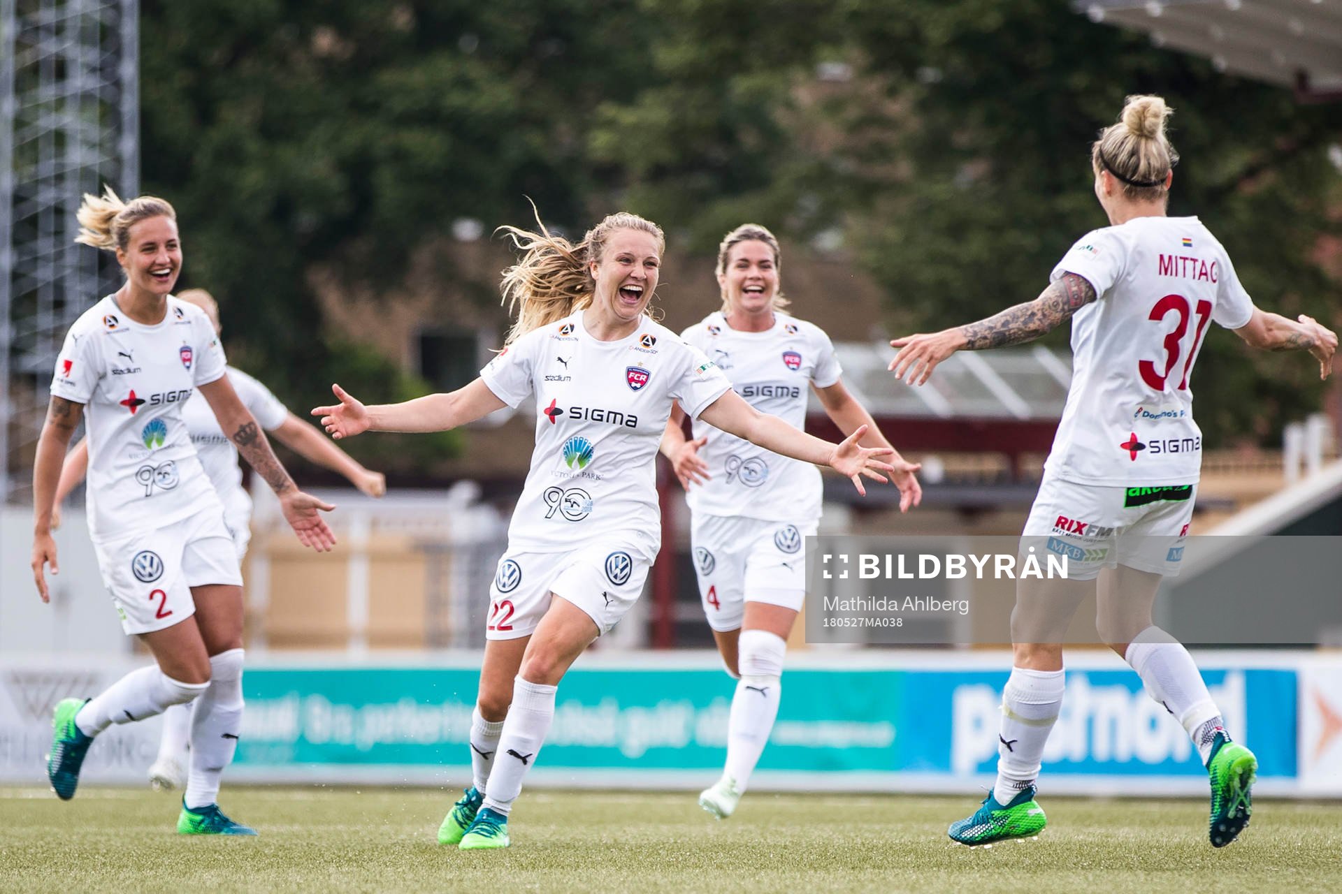 Rosengårds Fiona Brown jublar efter 2-2 under fotbollsmatchen i Damallsvenskan mellan FC Rosengård och Vittsjö den 27 maj 2018 i Malmö.