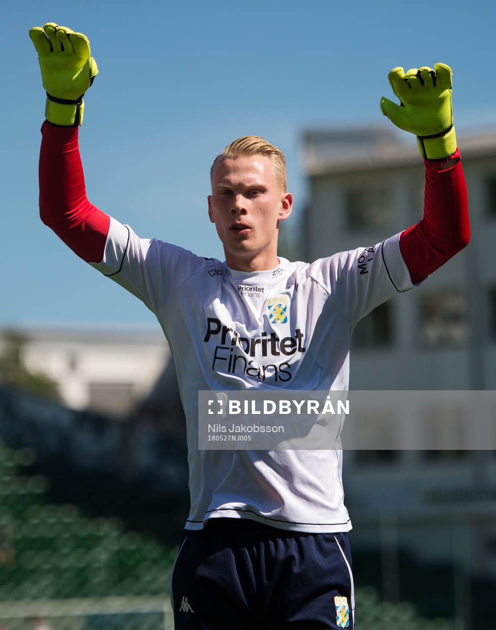 IFK Göteborgs målvakt Pontus Dahlberg värmer upp innan