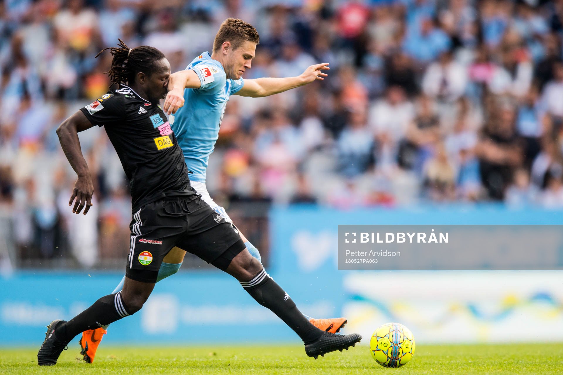 Malmö FFs Mattias Svanberg och Dalkurds Kebba Ceesay