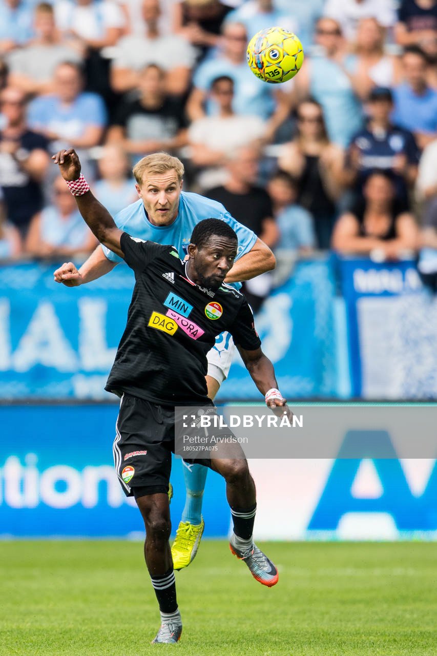 Malmö FFs Franz Brorsson och Dalkurds Mohamed Buya Turay