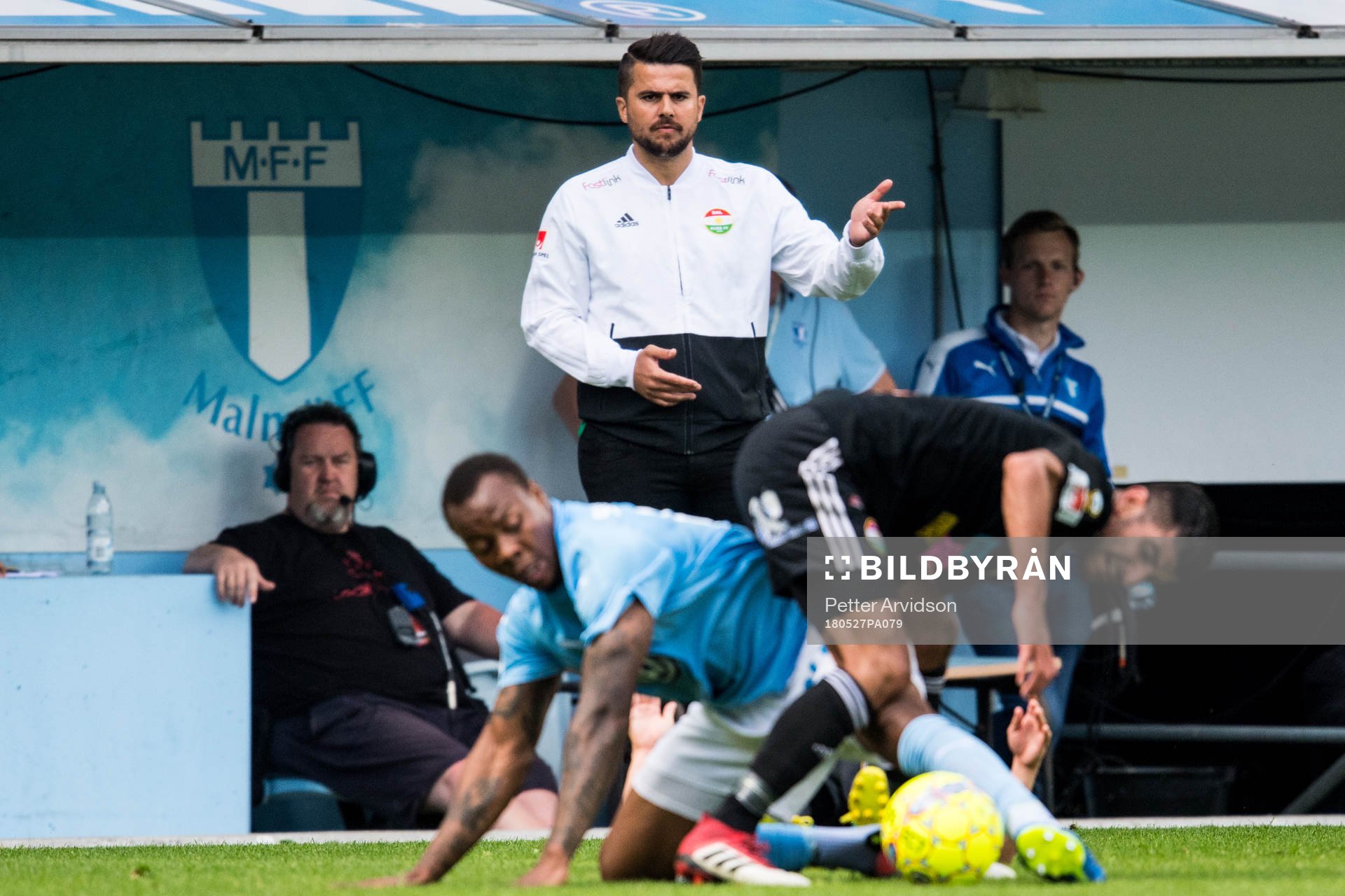 Dalkurds tränare Azrudin Valentic under fotbollsmatchen i Allsvenskan mellan Malmö FF och Dalkurd den 27 maj 2018 i Malmö.