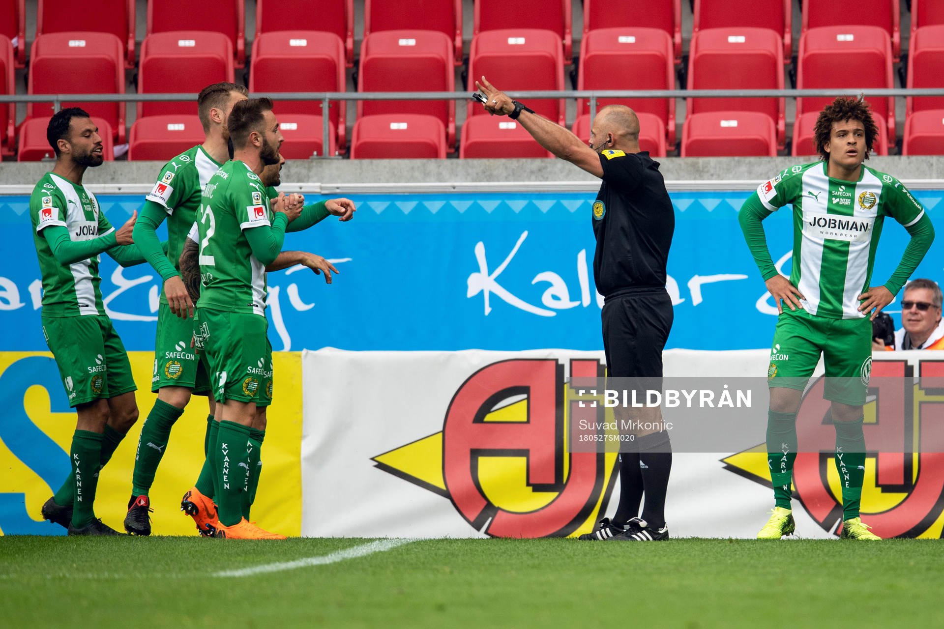 Hammarbys spelare protesterar